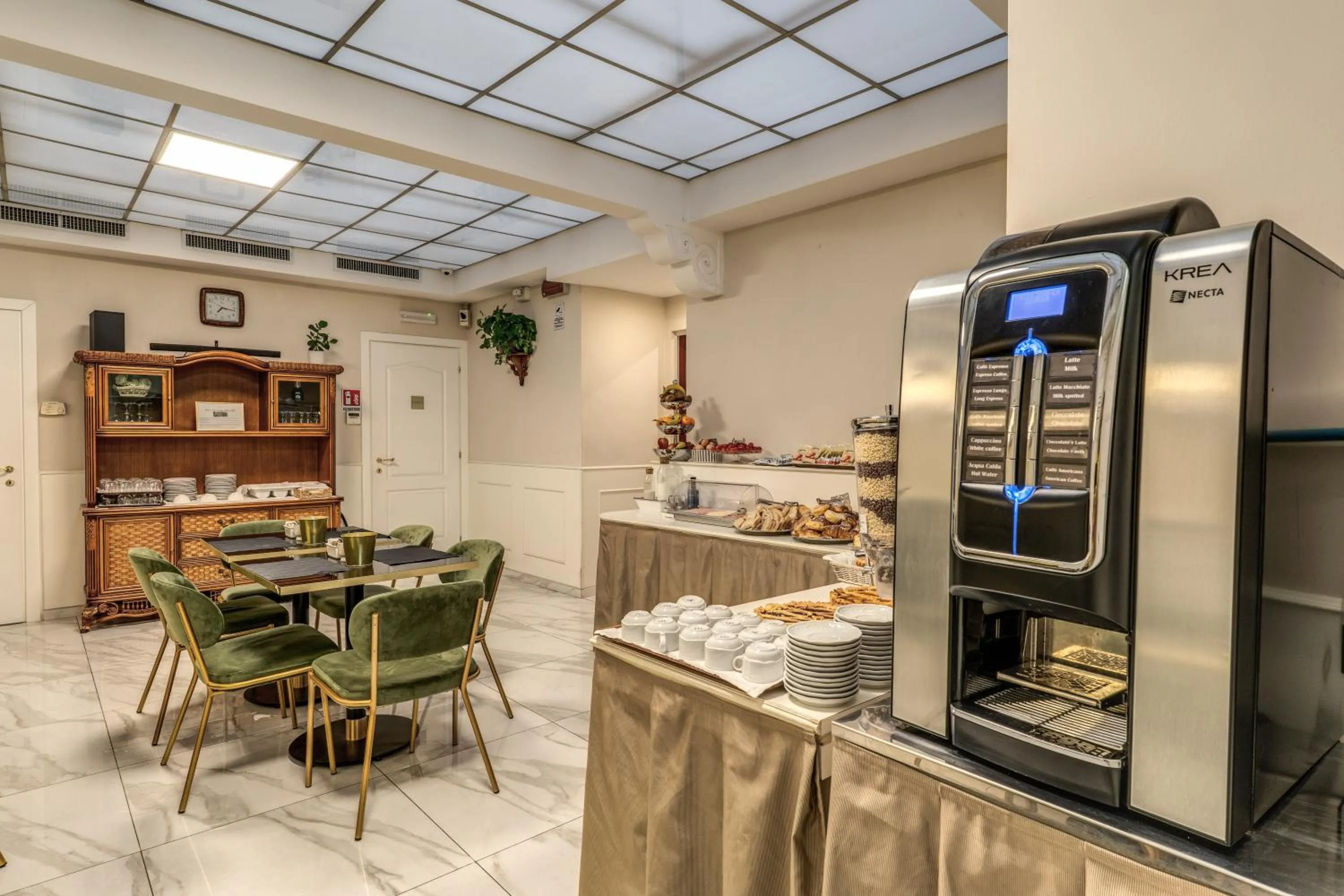 Breakfast in Flower Garden Hotel