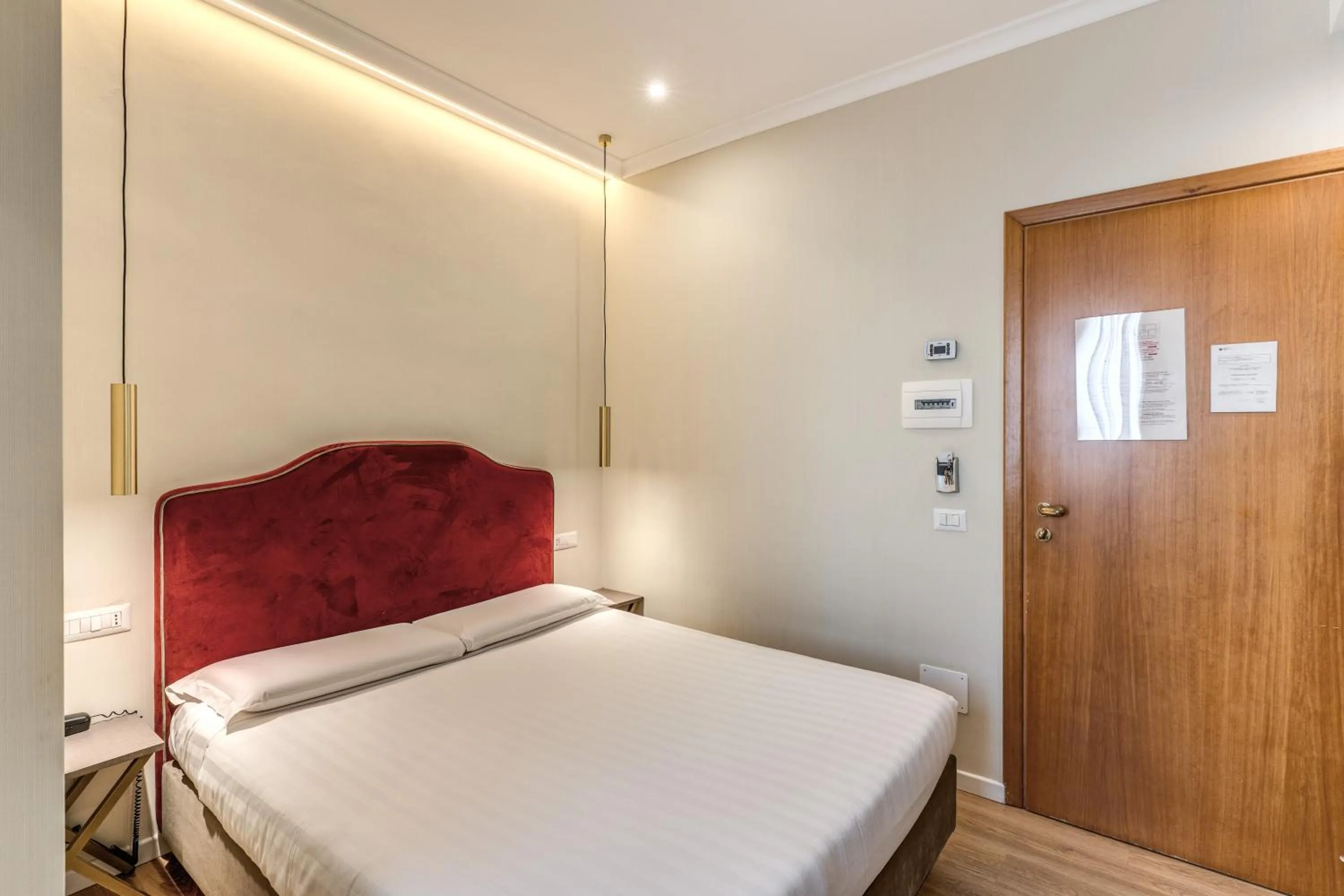 Bedroom, Bed in Flower Garden Hotel