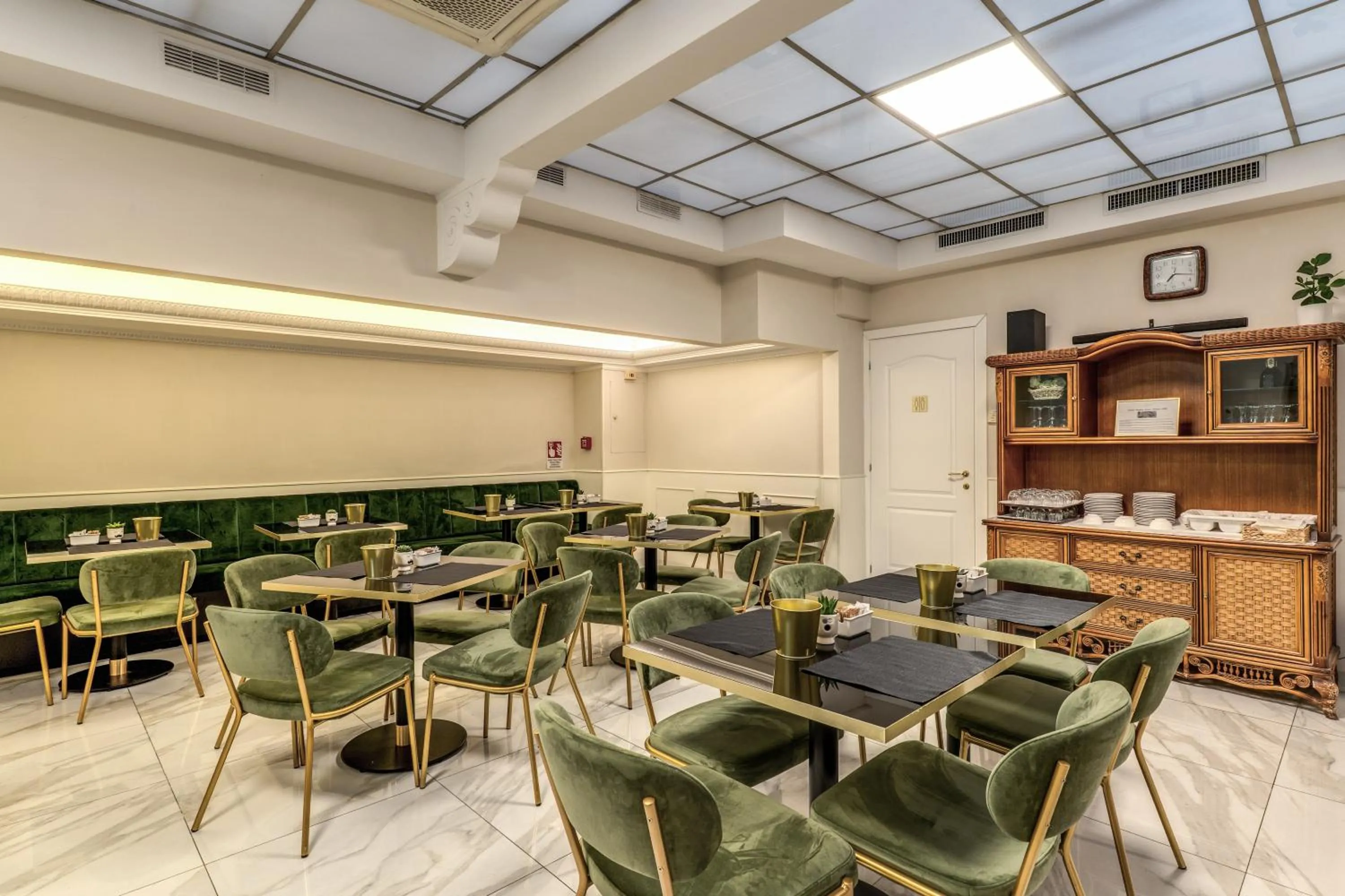 Breakfast in Flower Garden Hotel