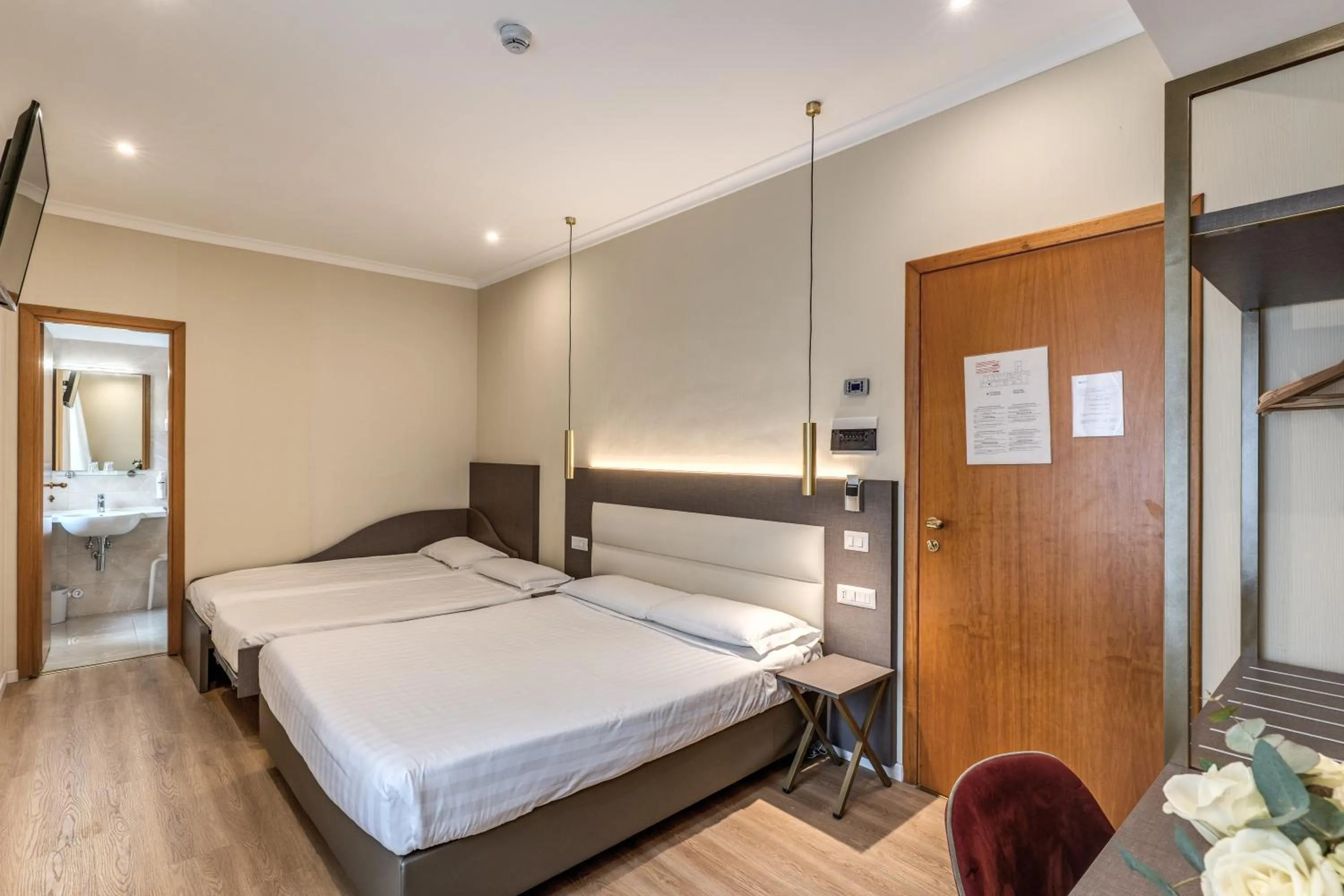 Bedroom, Bed in Flower Garden Hotel