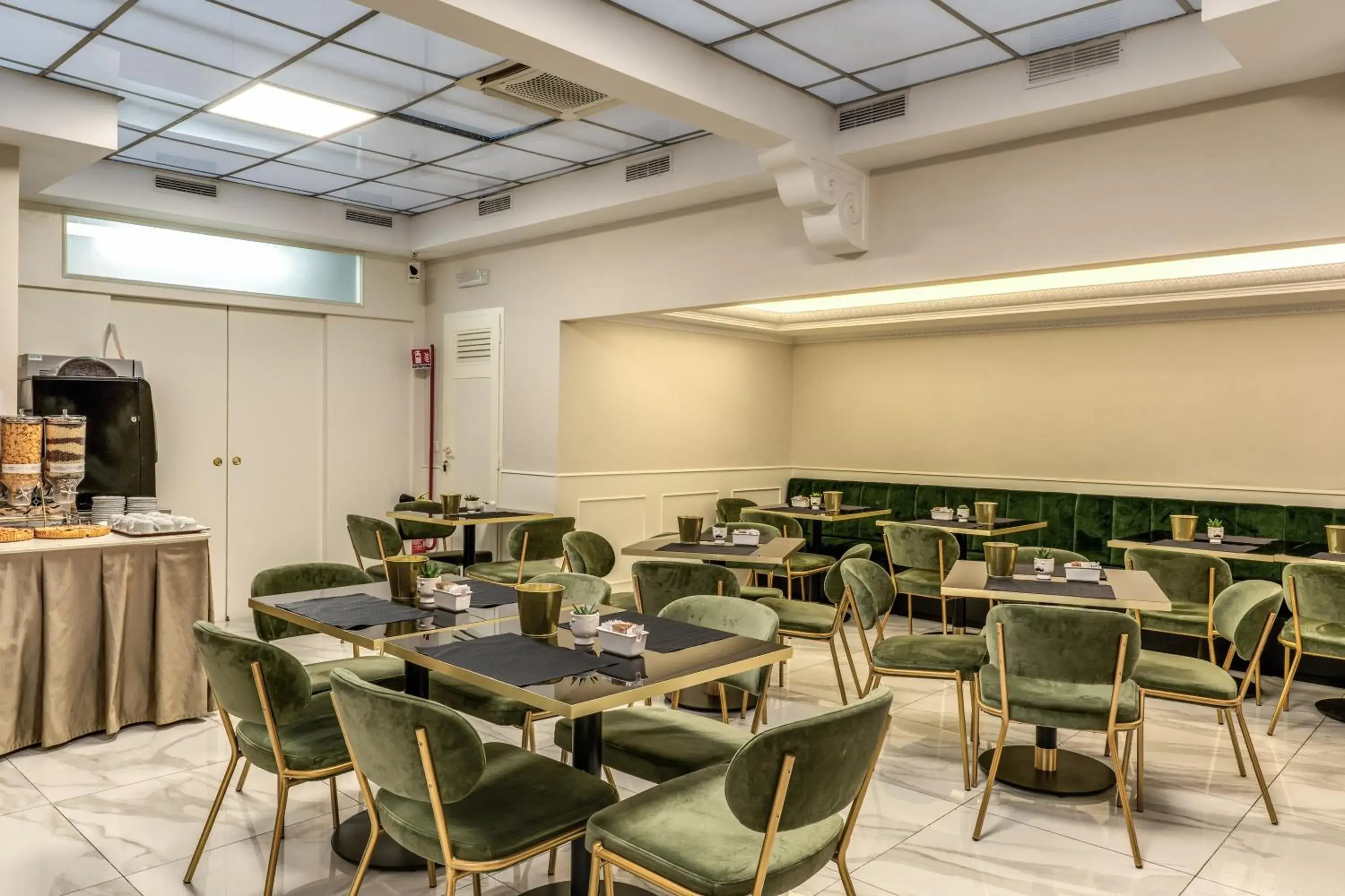 Breakfast in Flower Garden Hotel Breakfast in Flower Garden Hotel