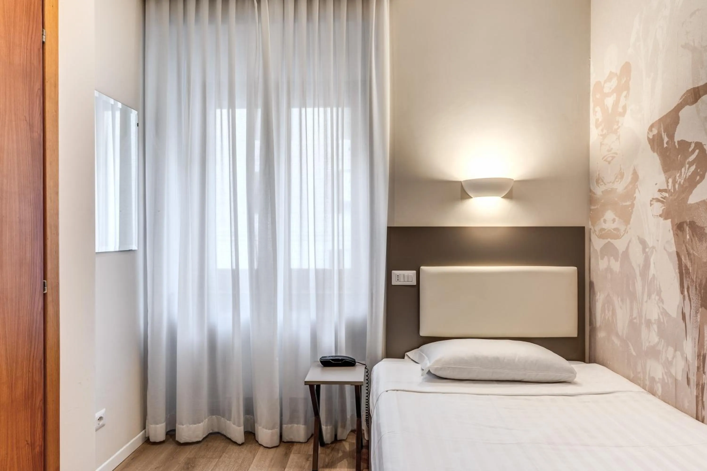 Bedroom, Bed in Flower Garden Hotel