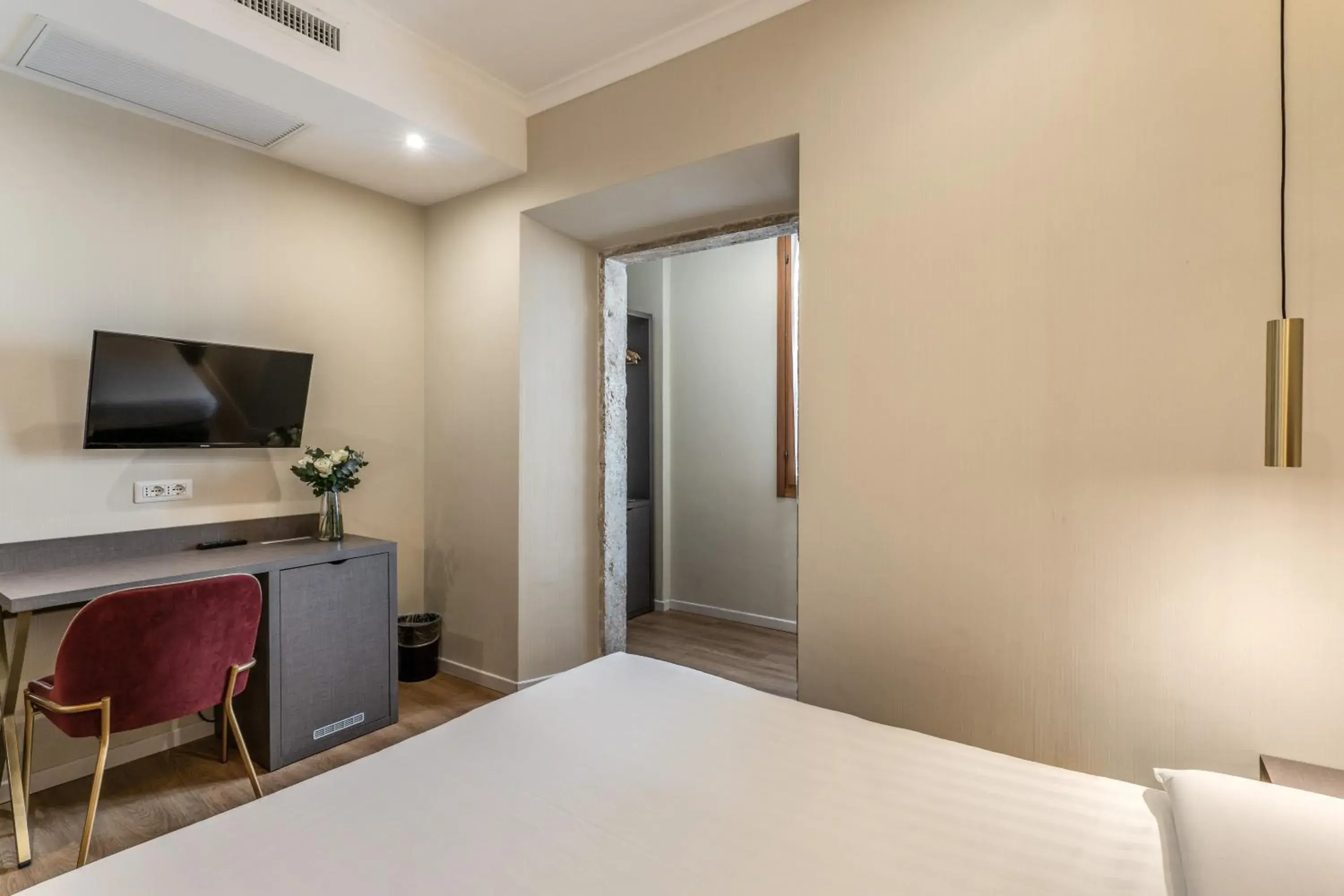 Bedroom, Bed in Flower Garden Hotel Bedroom, Bed in Flower Garden Hotel