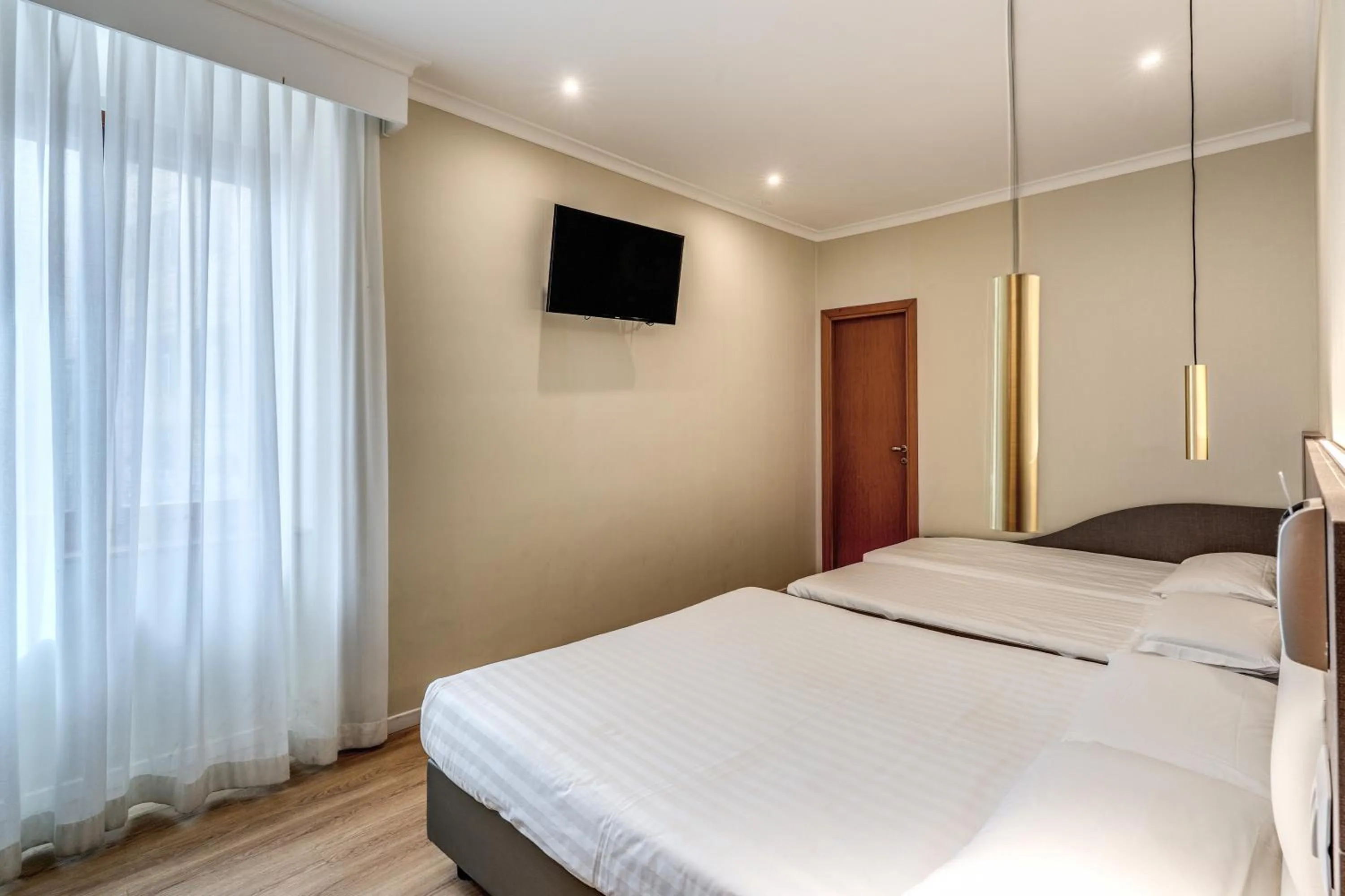 Bedroom, Bed in Flower Garden Hotel