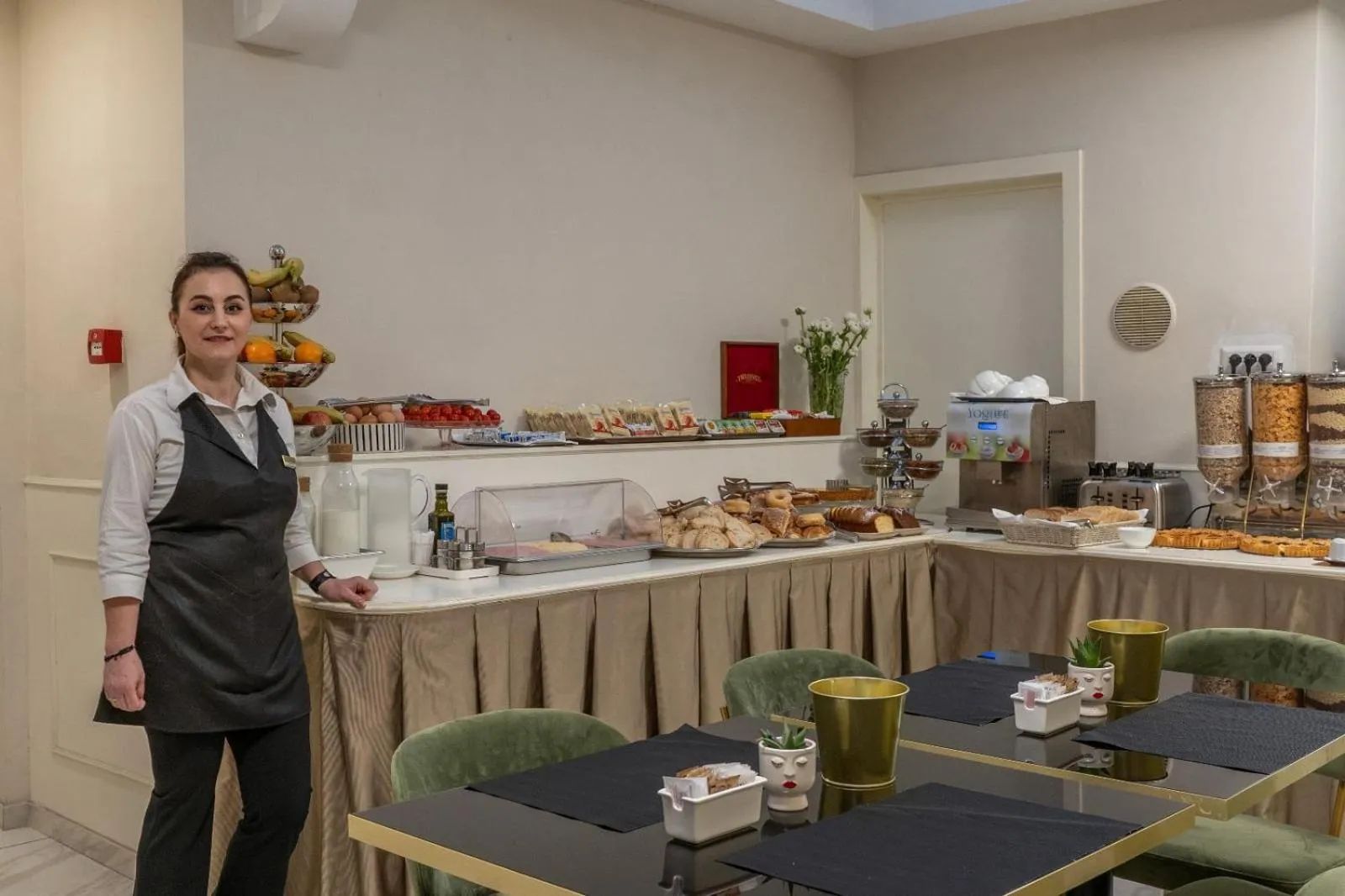 Breakfast in Flower Garden Hotel