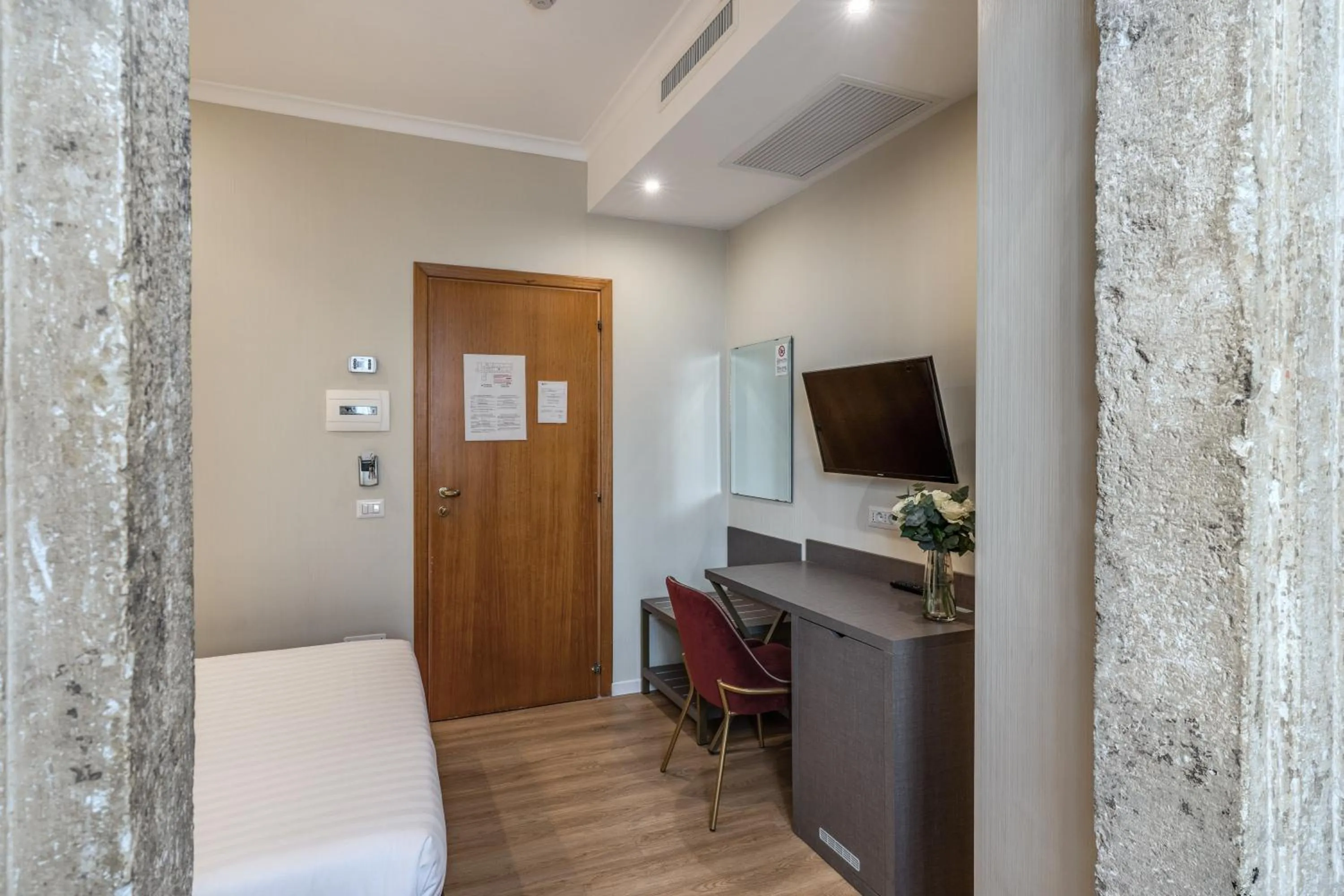 Bedroom, Bed in Flower Garden Hotel