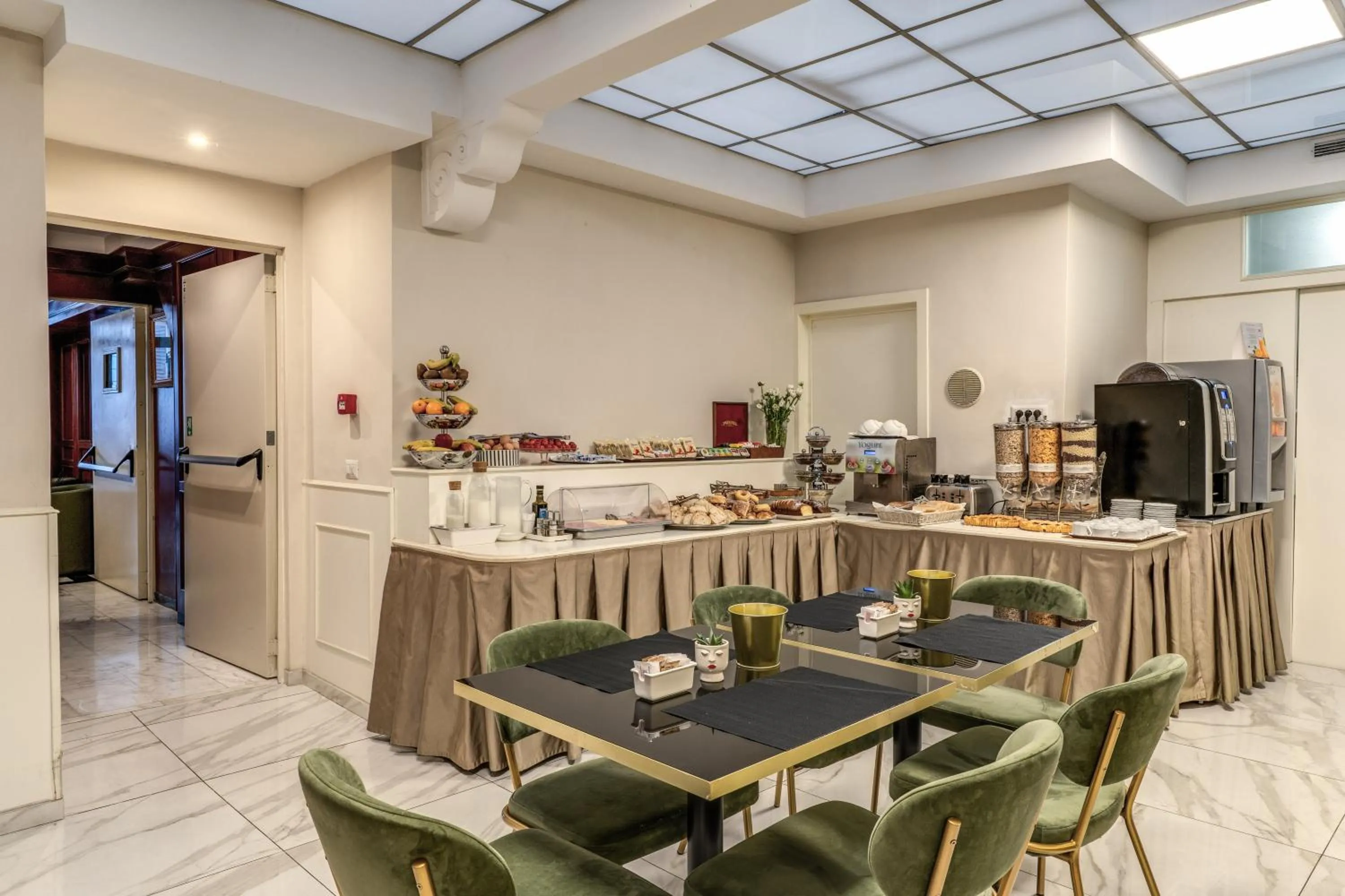 Breakfast in Flower Garden Hotel