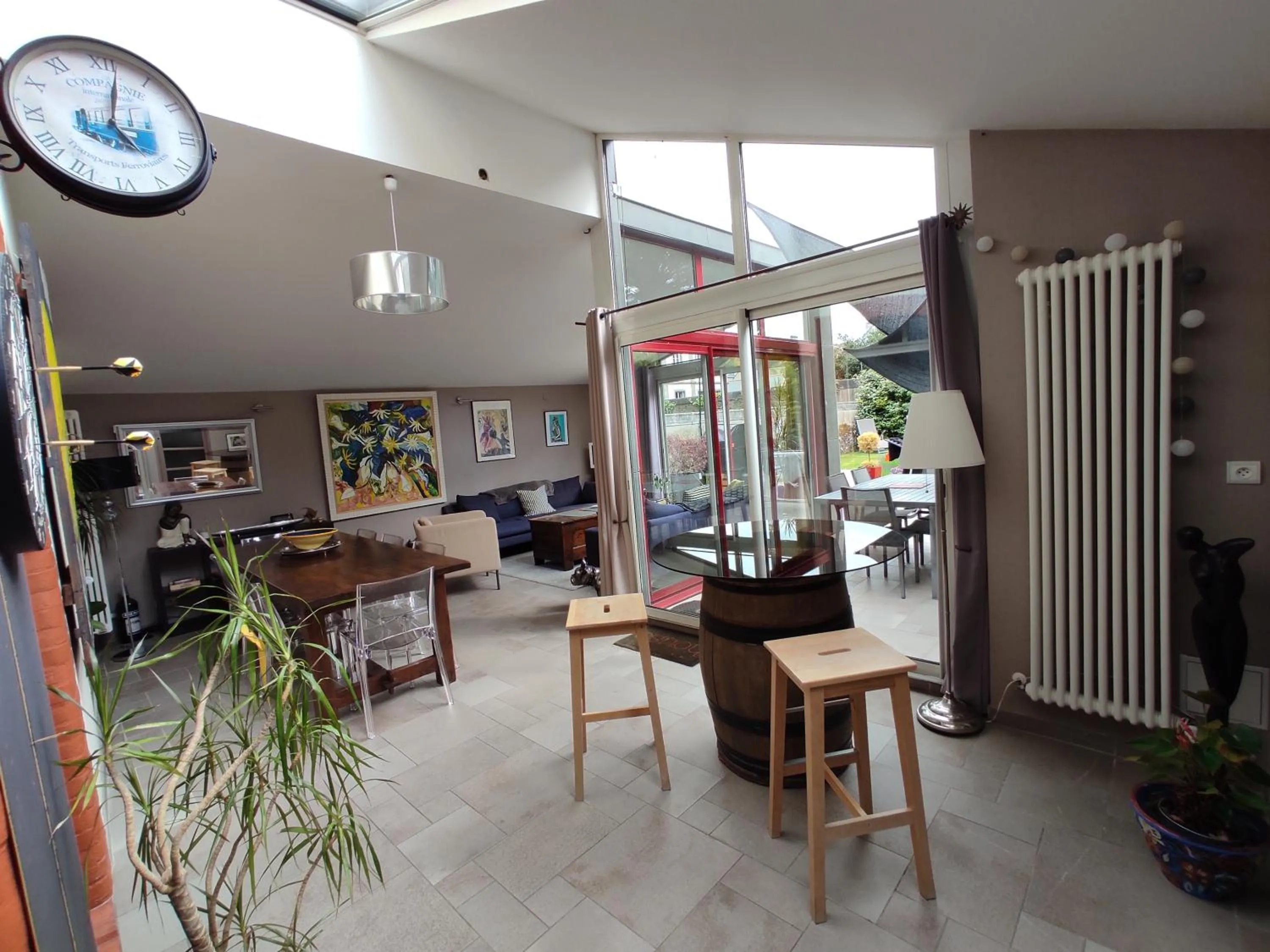 Lounge or bar in Aux Trois Palmiers