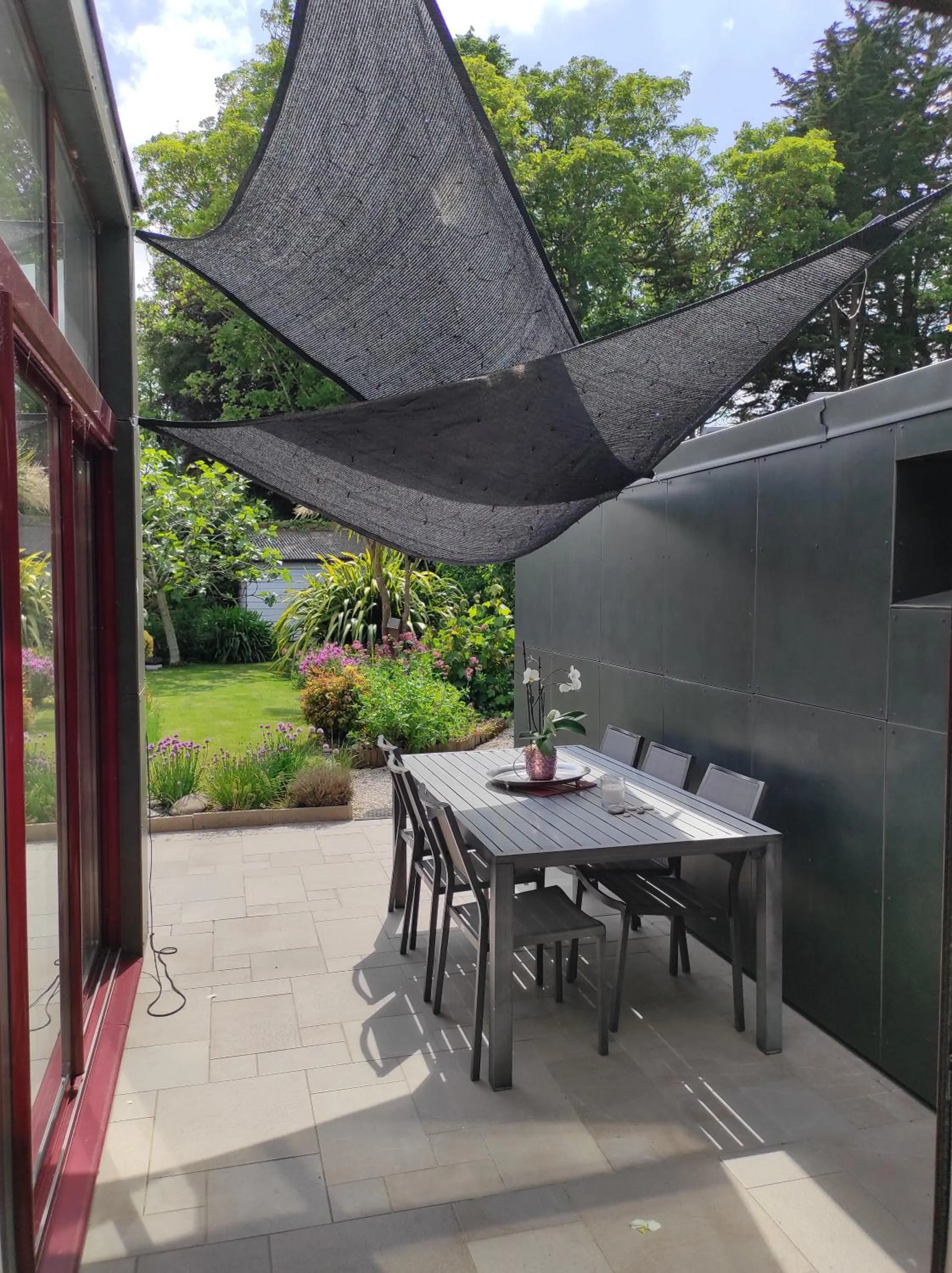 Patio in Aux Trois Palmiers