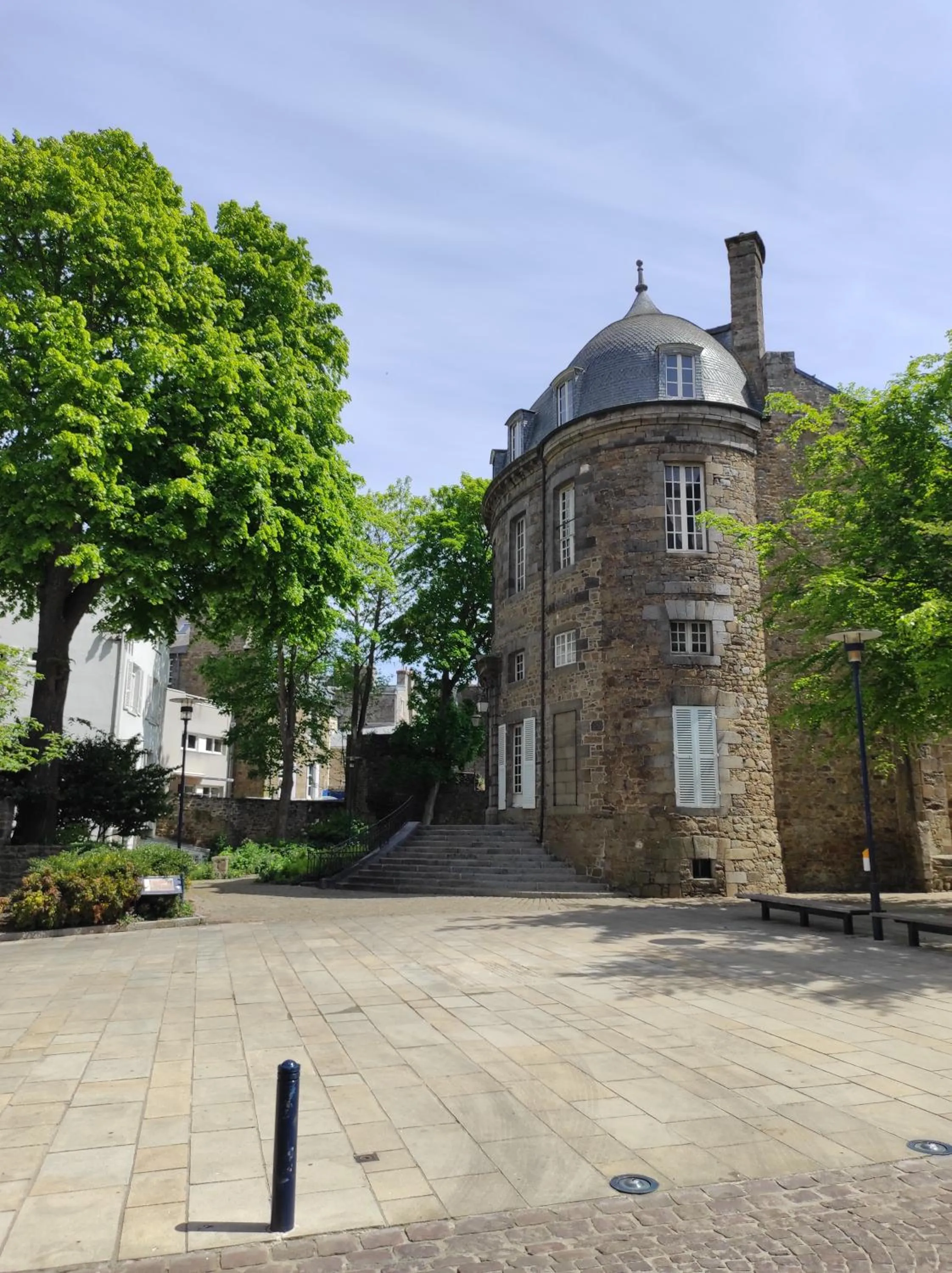 Nearby landmark in Aux Trois Palmiers