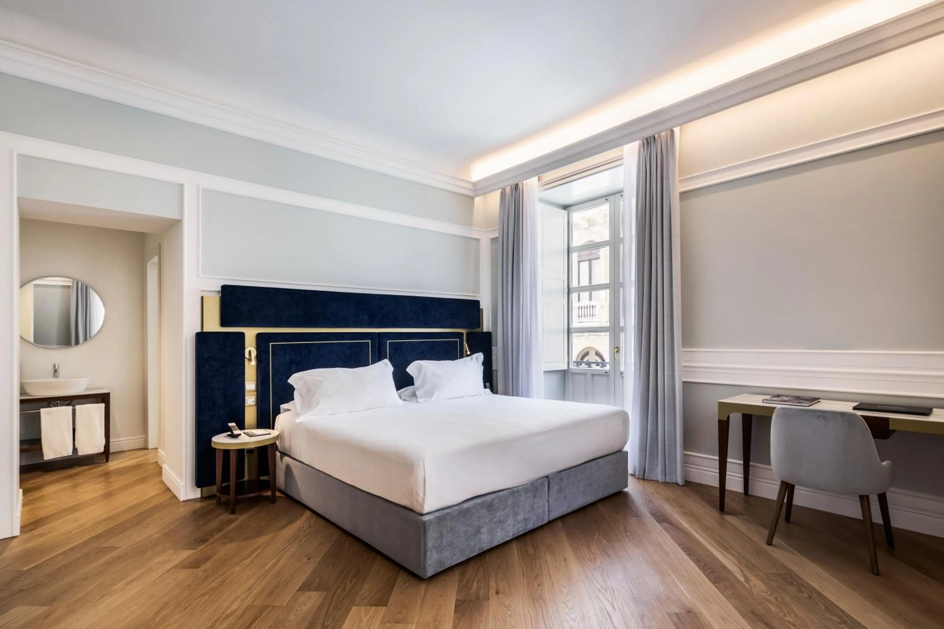 Bedroom, Bed in Palazzo Artemide - VRetreats