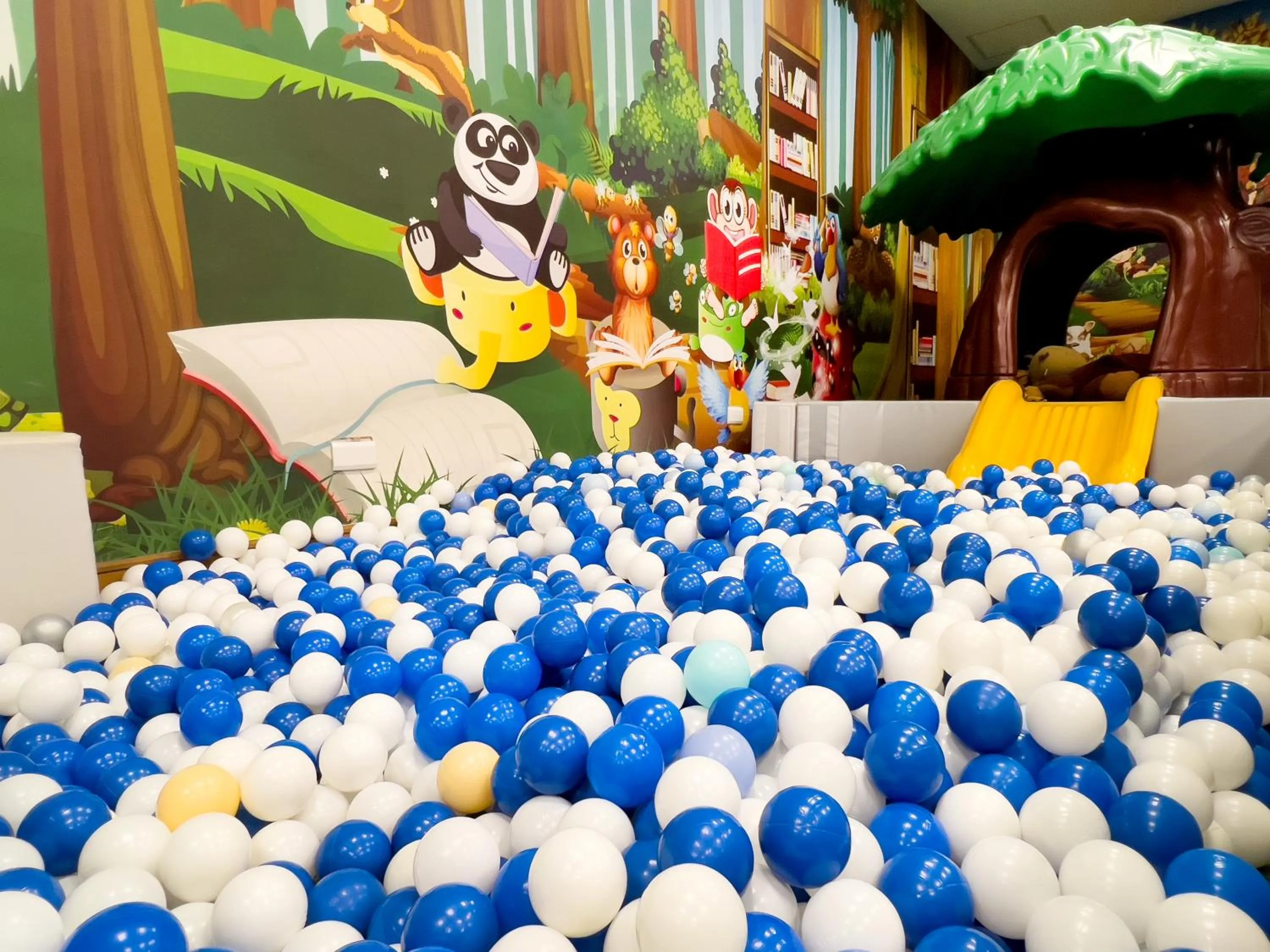 Kids's club in Uni-Resort Mawutu