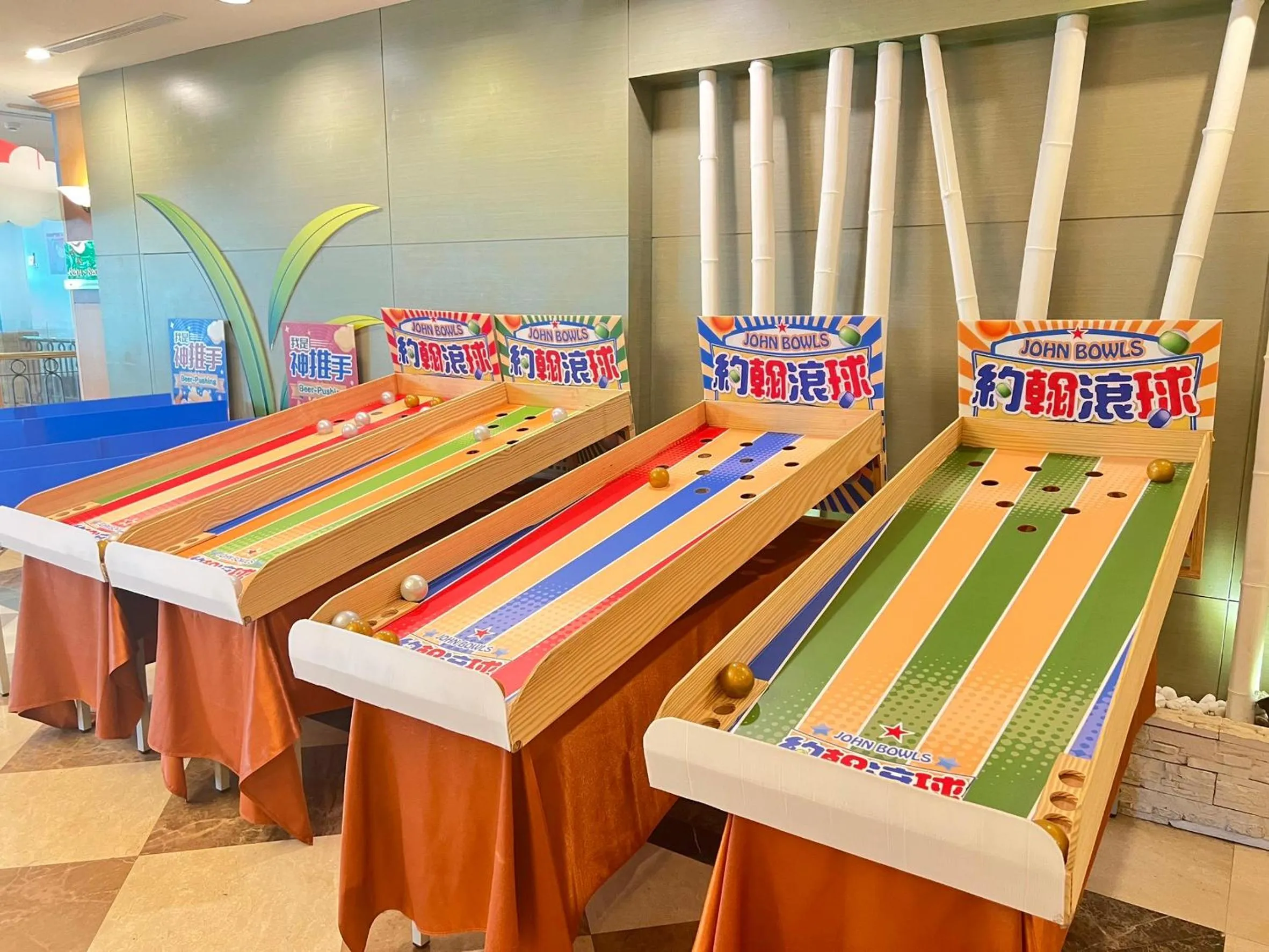 Evening entertainment in Uni-Resort Mawutu