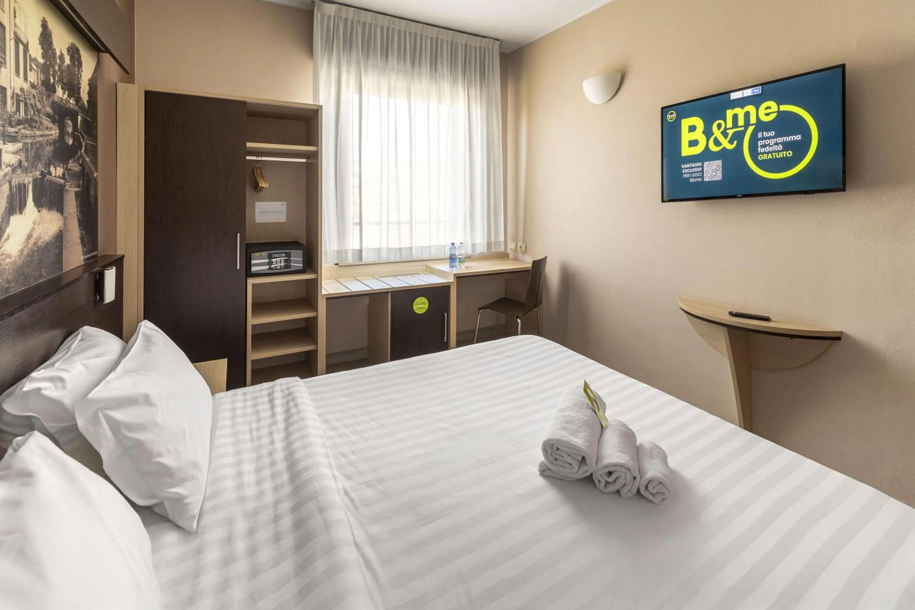 Photo of the whole room, Bed in B&B HOTEL Milano Portello