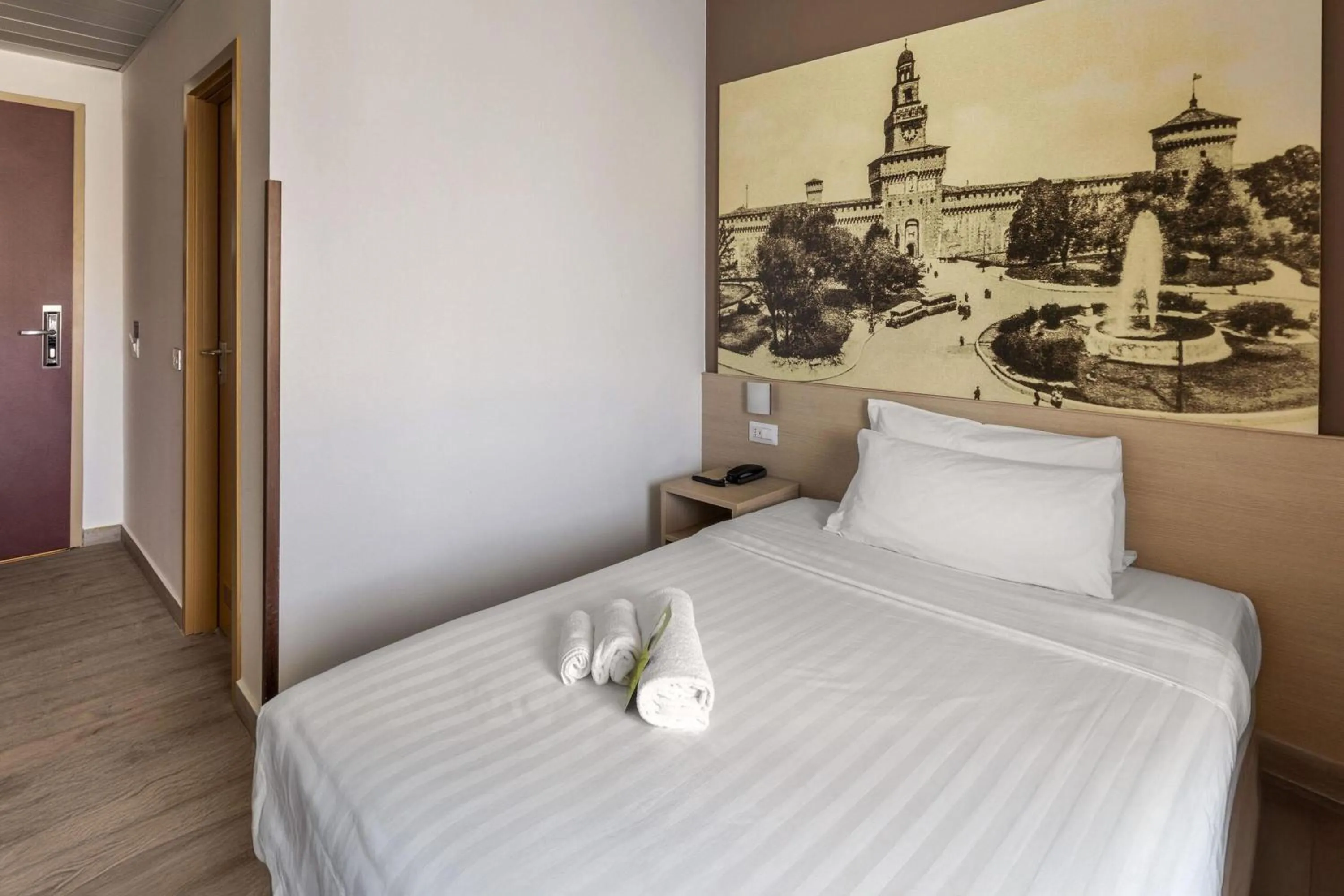 Photo of the whole room, Bed in B&B HOTEL Milano Portello