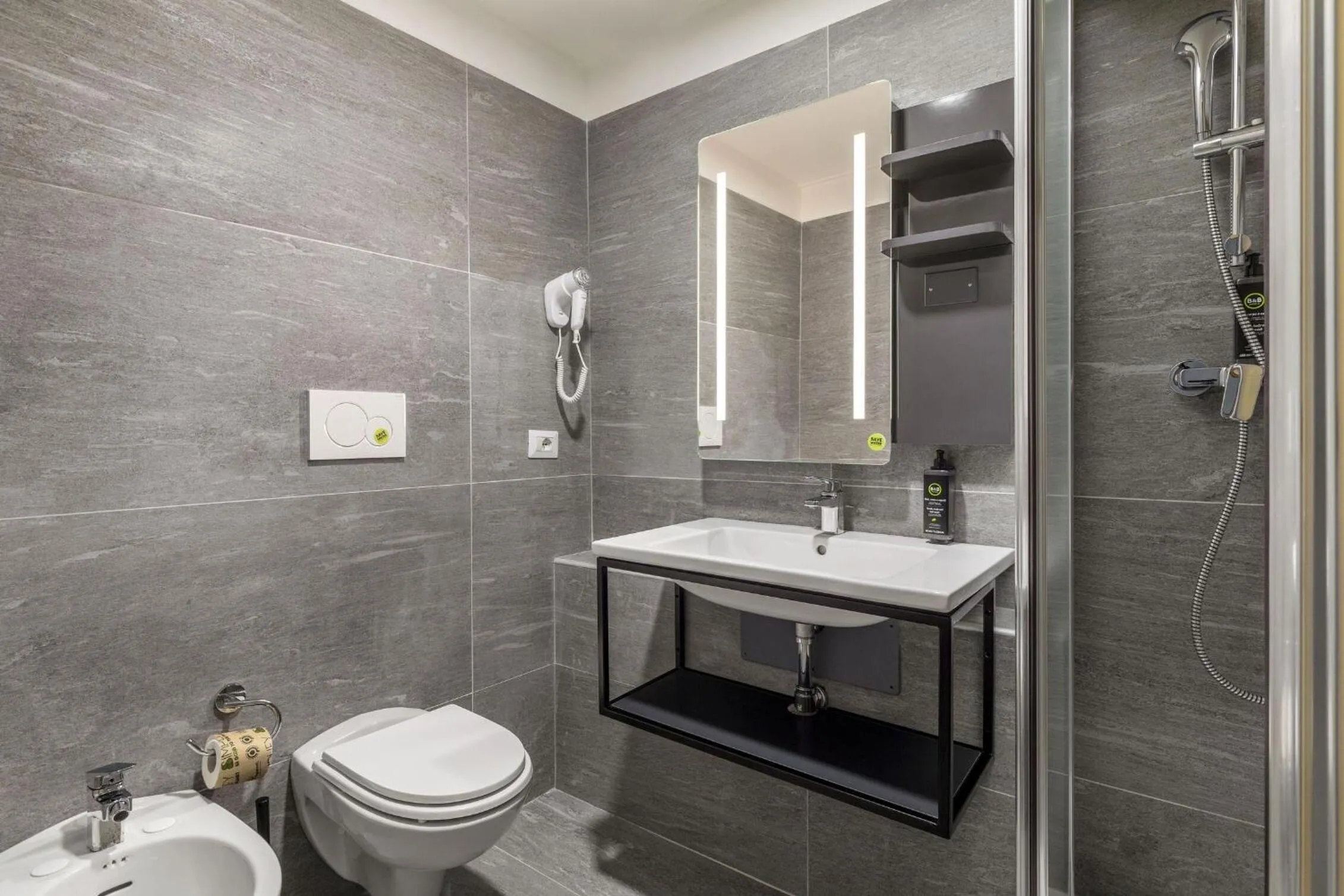 Bathroom in B&B HOTEL Milano Portello