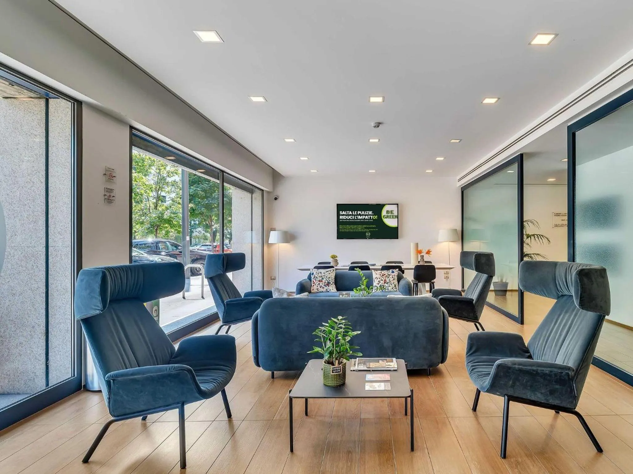 Lobby or reception in B&B HOTEL Milano Portello