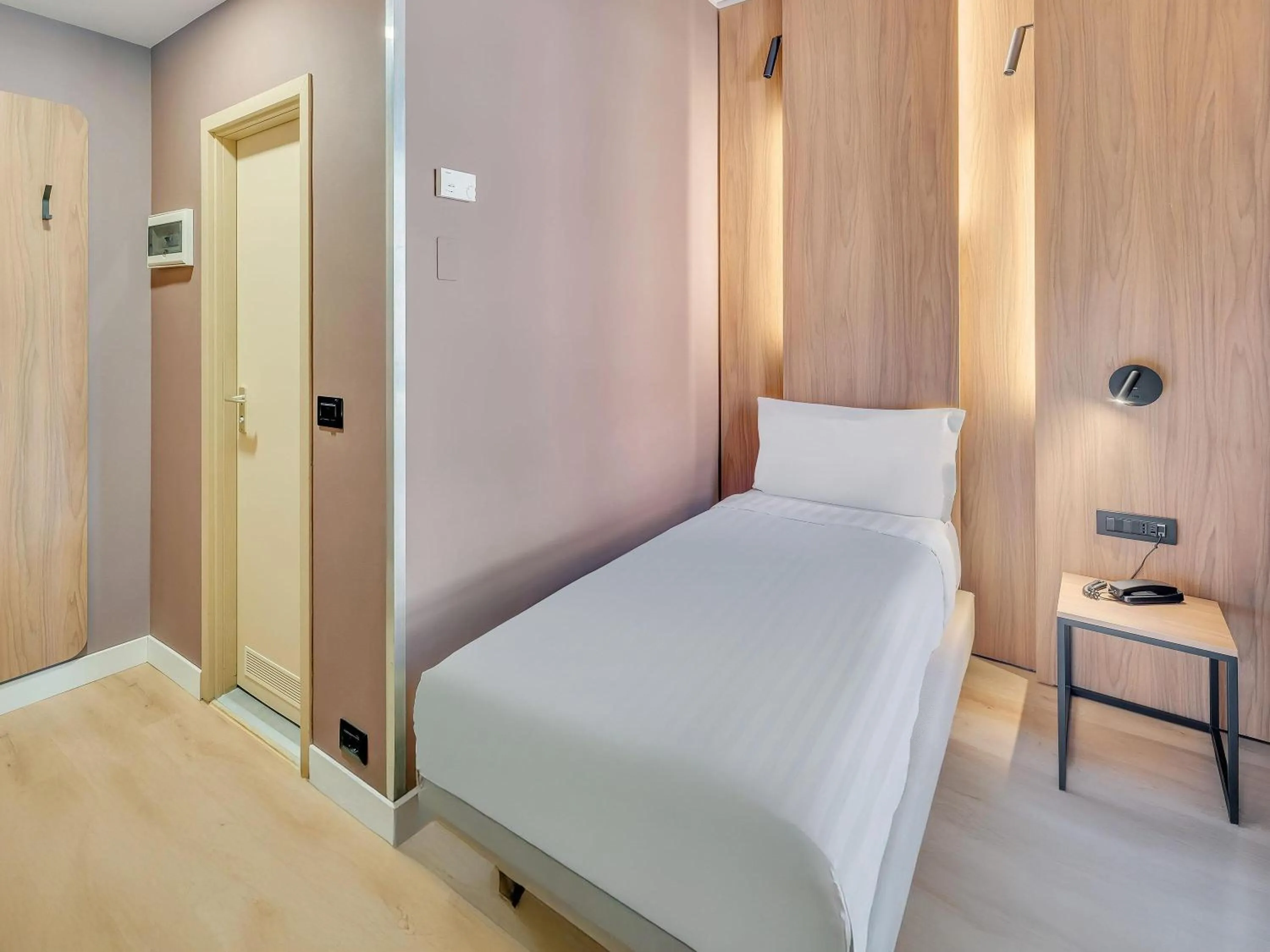 Photo of the whole room, Bed in B&B HOTEL Milano Portello