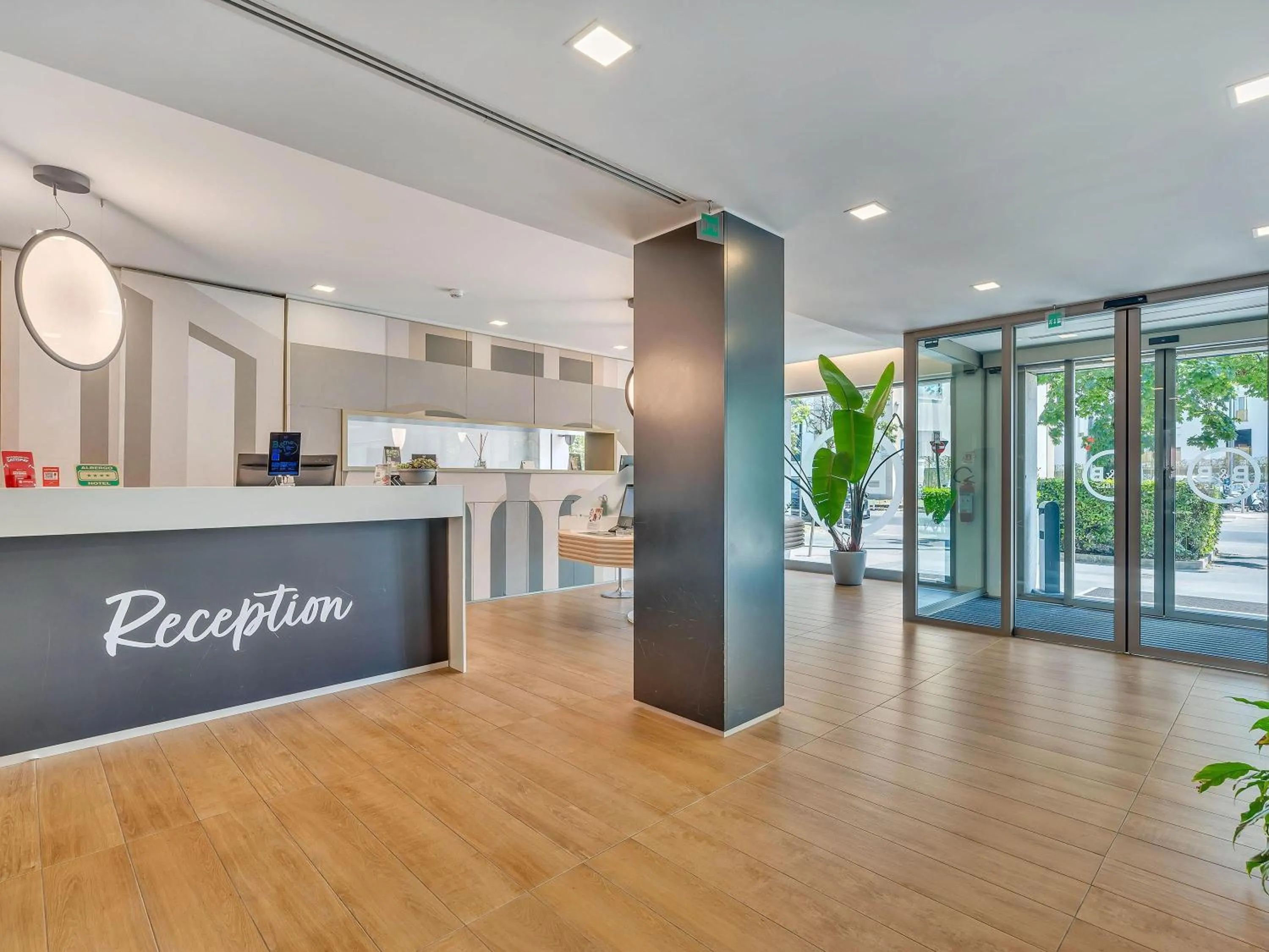 Lobby or reception in B&B HOTEL Milano Portello