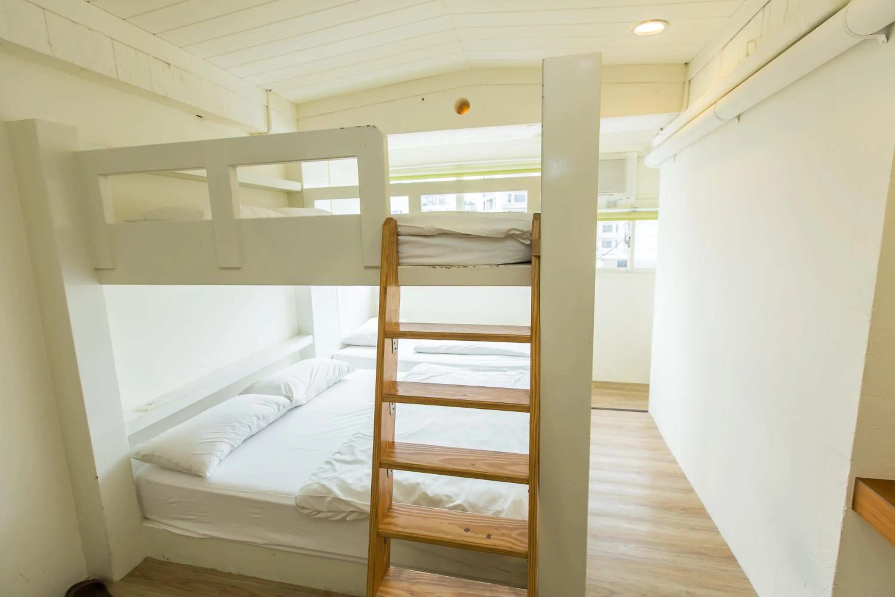 Photo of the whole room, Bed in Mr. Lobster’s Secret Den design hostel