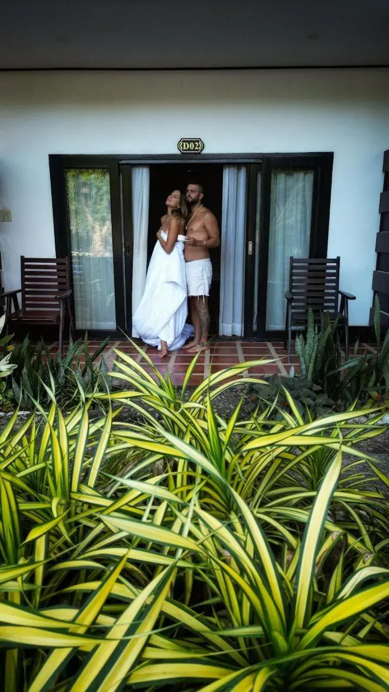 People in Vang Vieng Savanh Sunset View Resort People in Vang Vieng Savanh Sunset View Resort