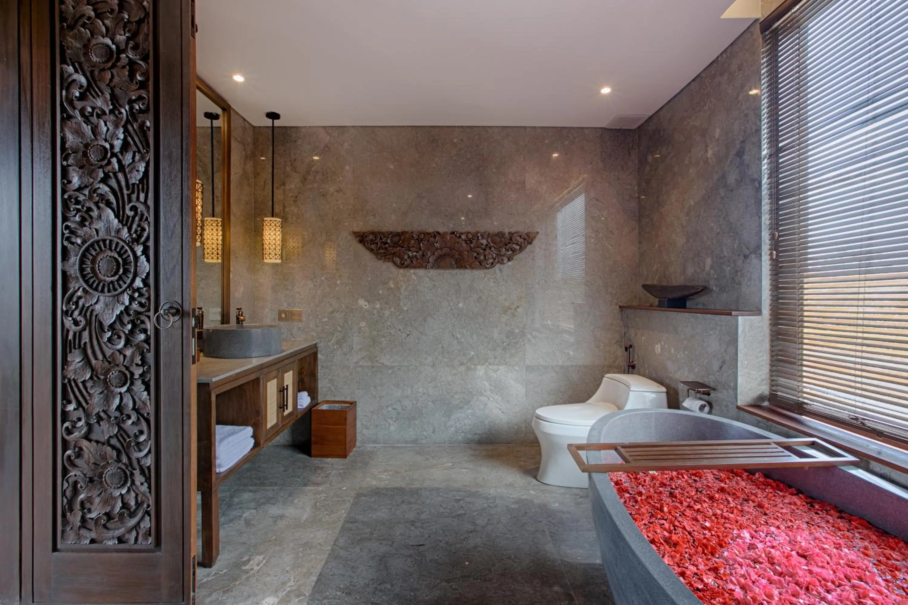 Toilet, Bed in Taman Dharmawangsa Suites