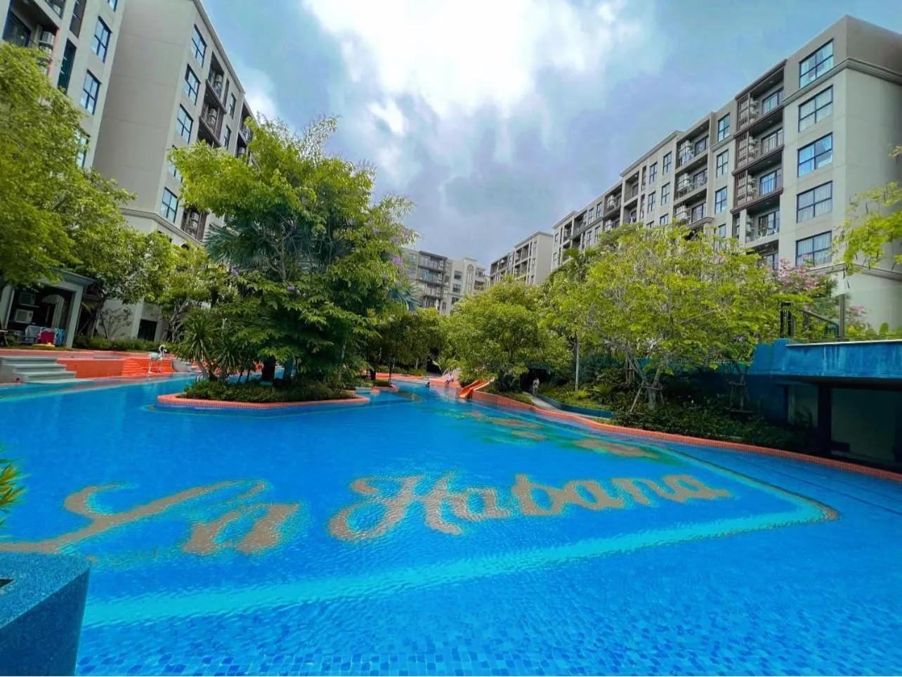 La Habana Huahin by Ying