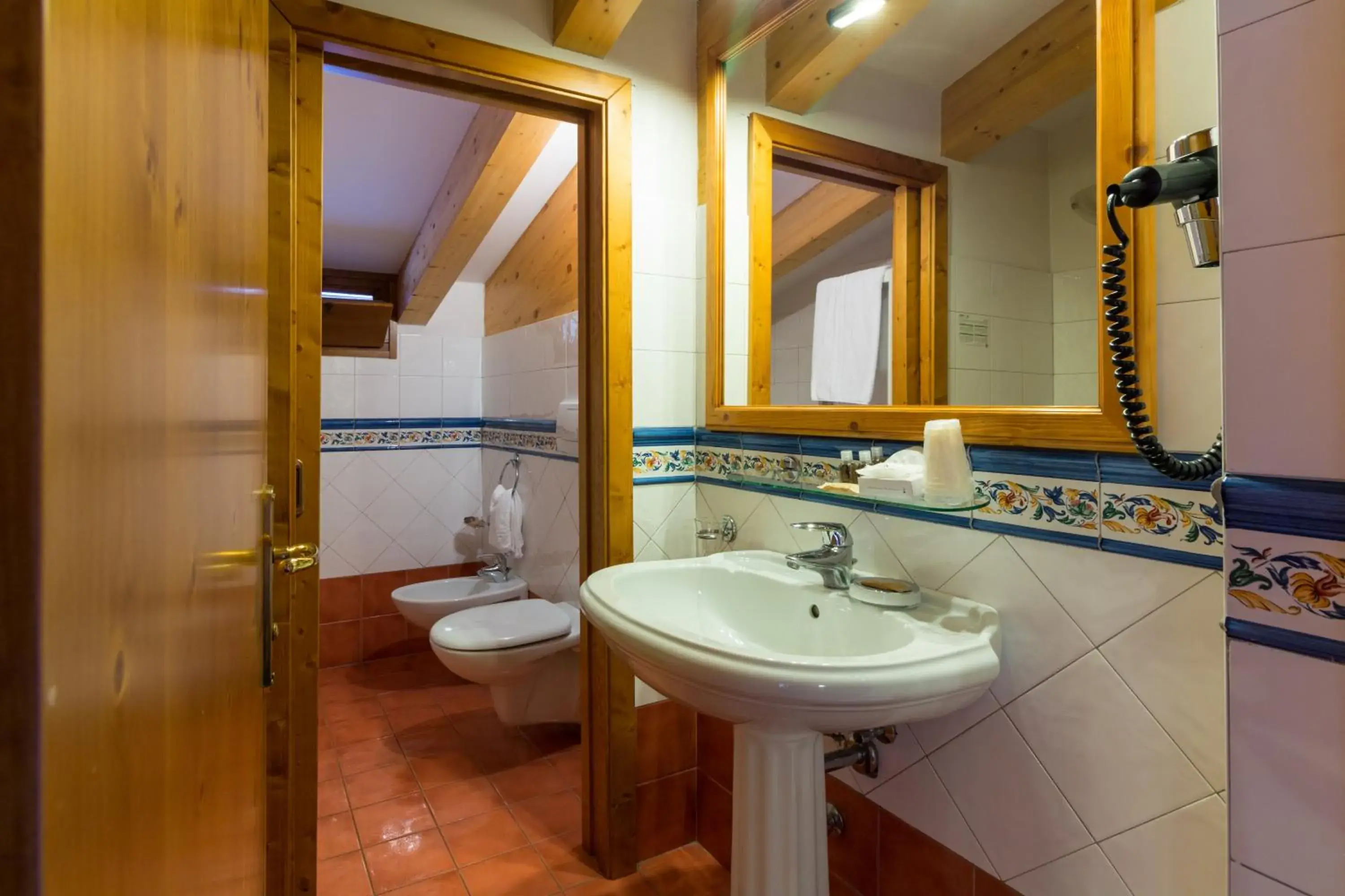 Standard Quadruple Room in Hotel Bonapace ***S Standard Quadruple Room in Hotel Bonapace ***S