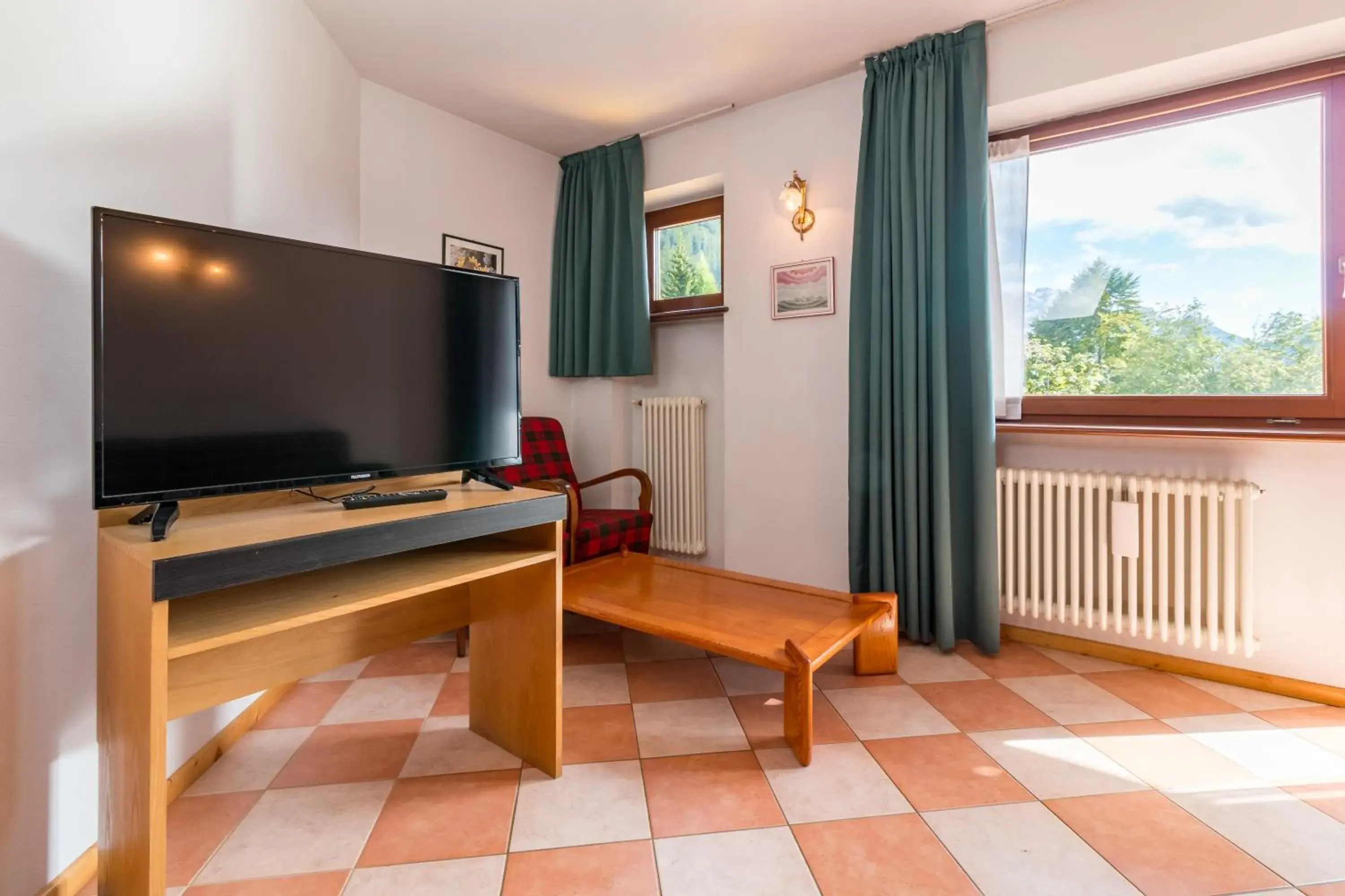 Three-Bedroom Apartment in Hotel Bonapace ***S Three-Bedroom Apartment in Hotel Bonapace ***S
