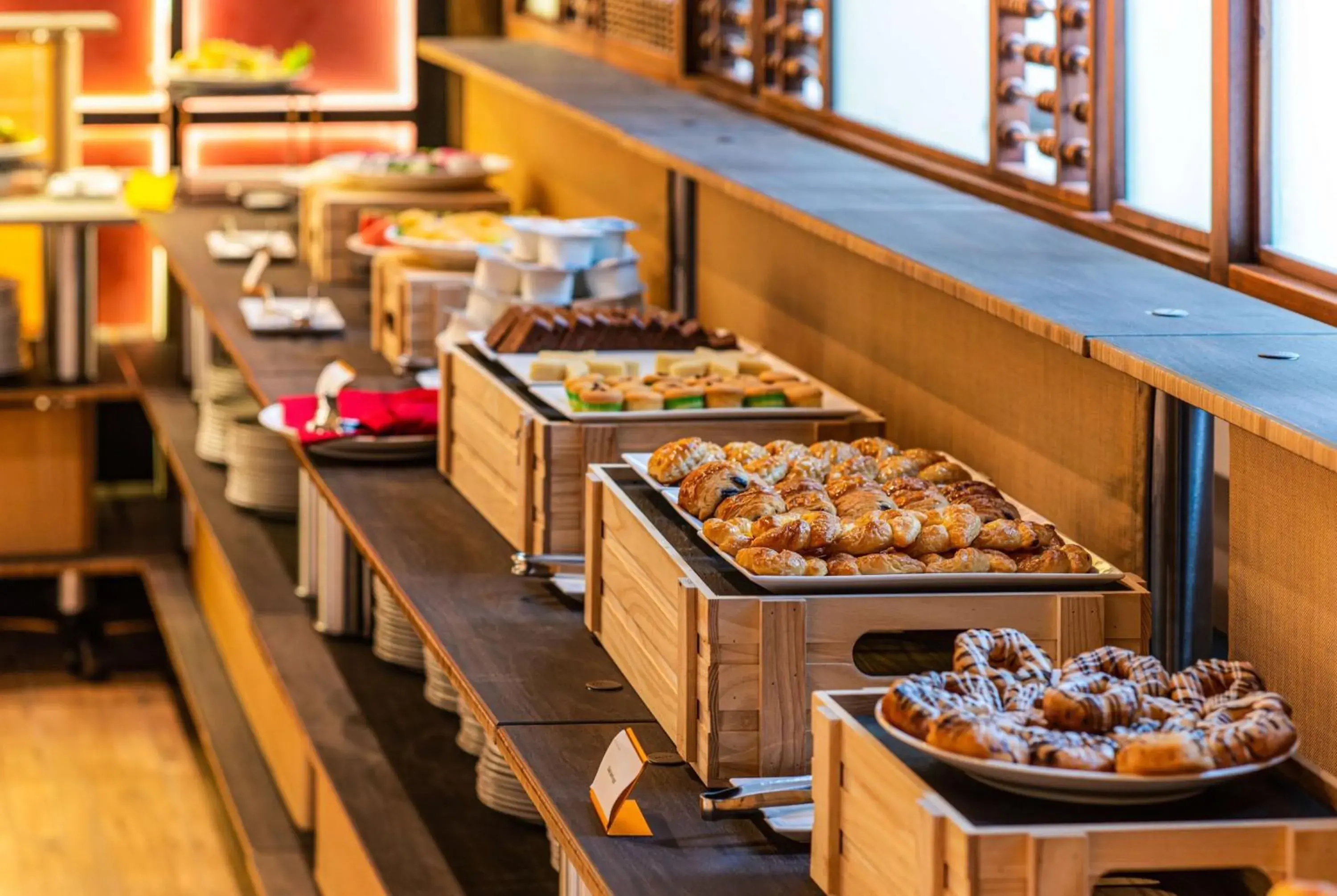 Restaurant/places to eat in Hotel Soleil Ha Long, Trademark Collection by Wyndham Restaurant/places to eat in Hotel Soleil Ha Long, Trademark Collection by Wyndham