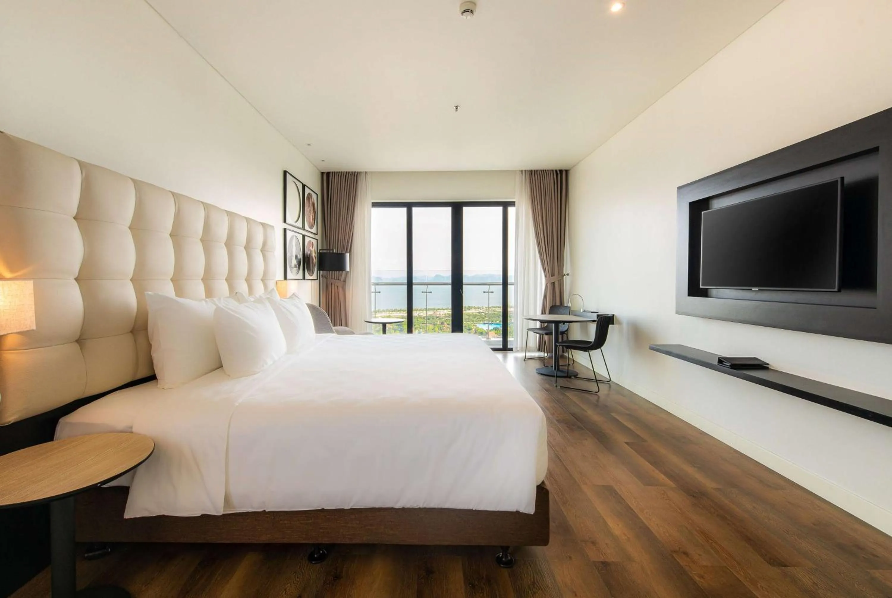 Photo of the whole room, Bed in Hotel Soleil Ha Long, Trademark Collection by Wyndham