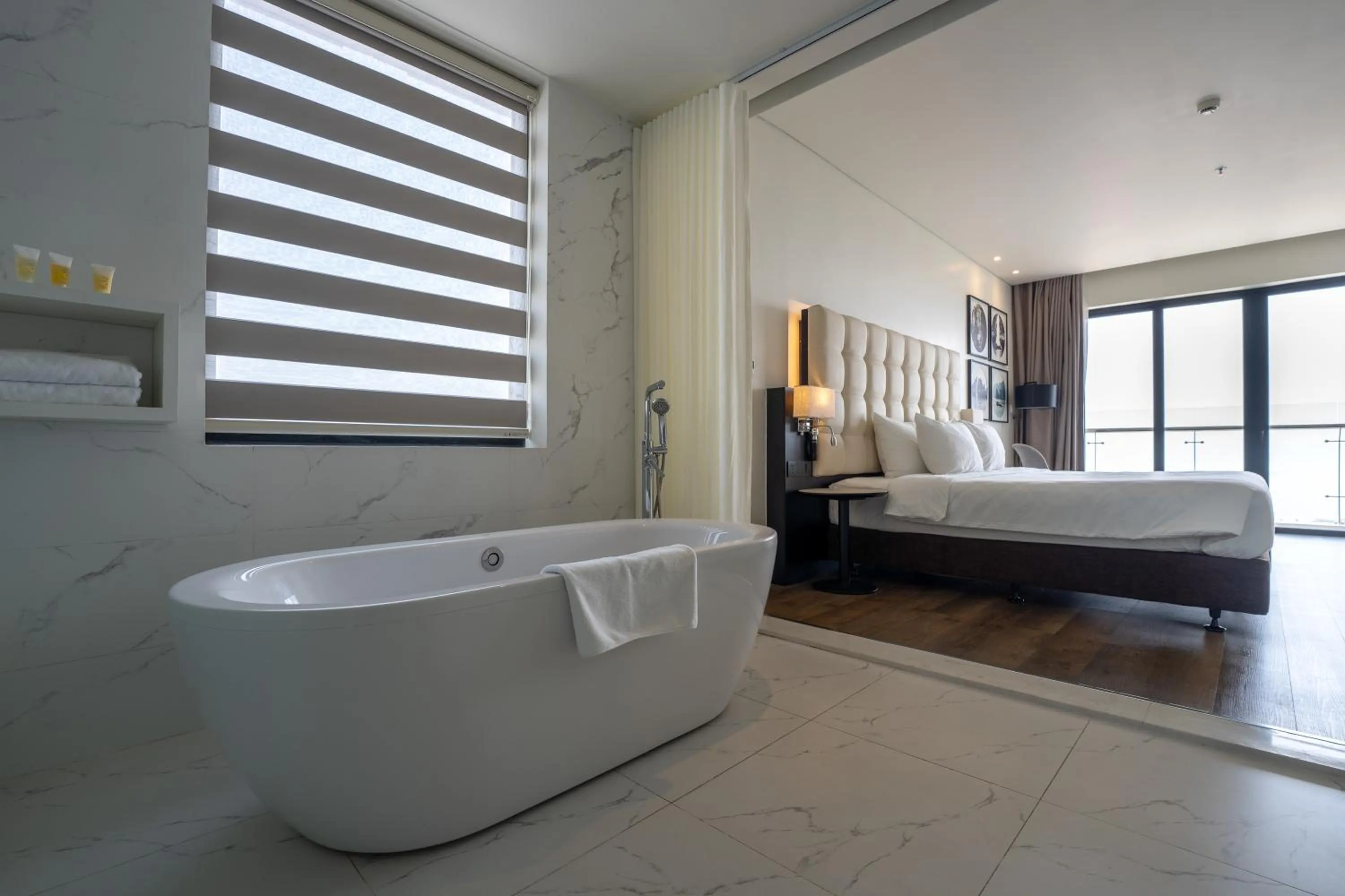 Shower, Bed in Hotel Soleil Ha Long, Trademark Collection by Wyndham
