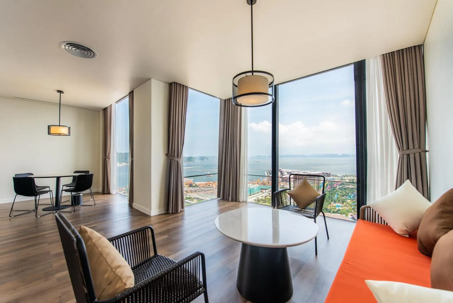 Living room in Hotel Soleil Ha Long, Trademark Collection by Wyndham