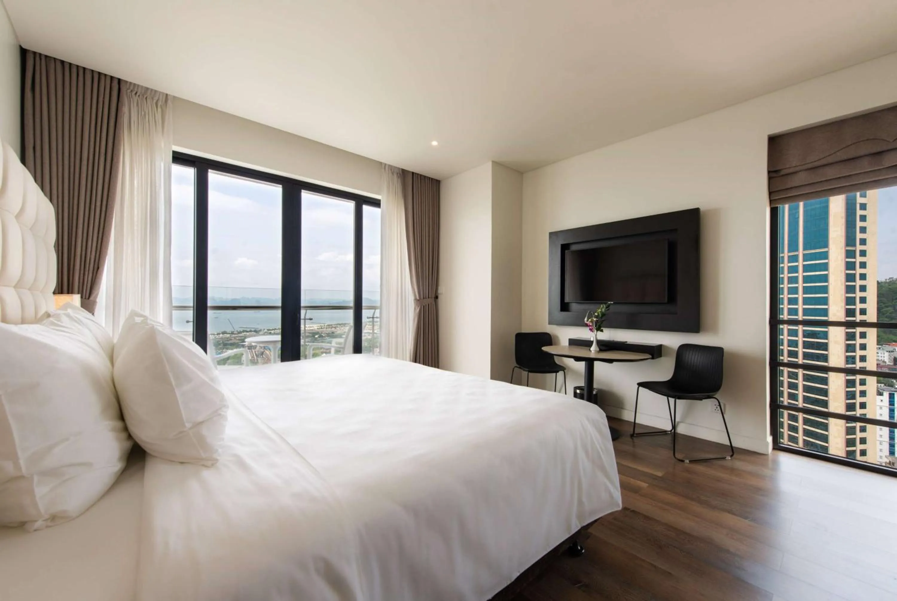 Photo of the whole room, Bed in Hotel Soleil Ha Long, Trademark Collection by Wyndham