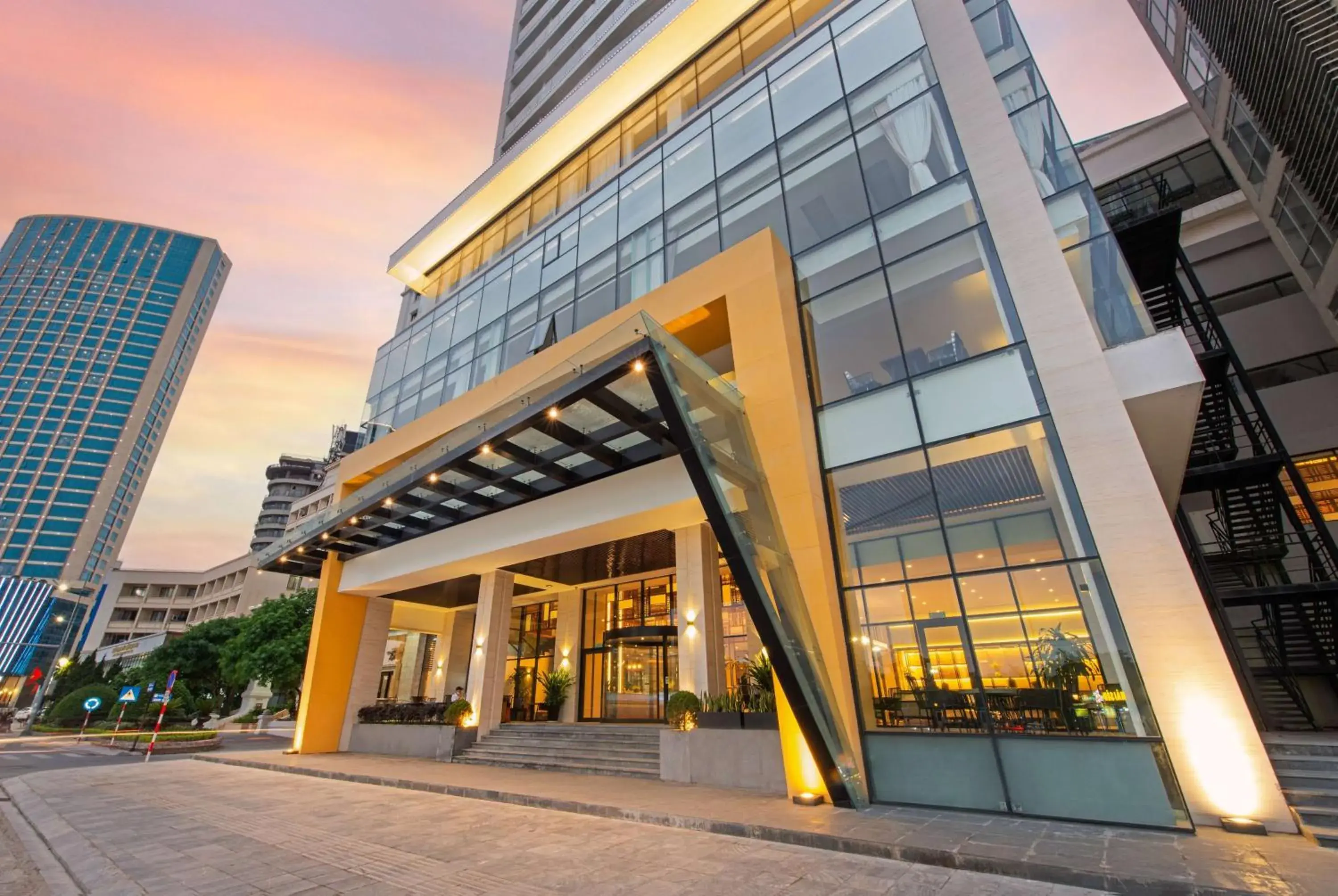 Property building in Hotel Soleil Ha Long, Trademark Collection by Wyndham Property building in Hotel Soleil Ha Long, Trademark Collection by Wyndham
