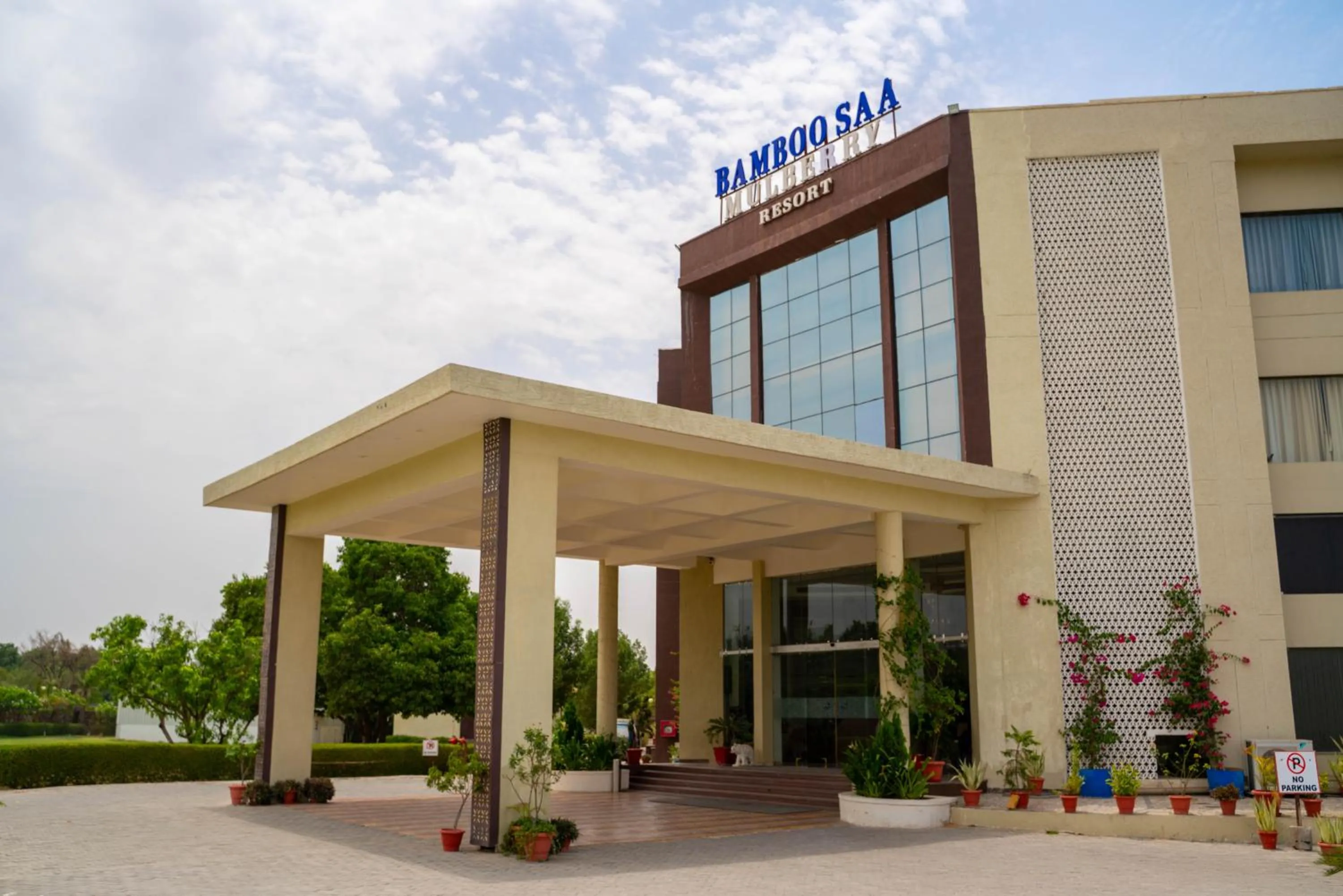 Facade/entrance in Bamboo Saa Mulberry Resort Pushkar