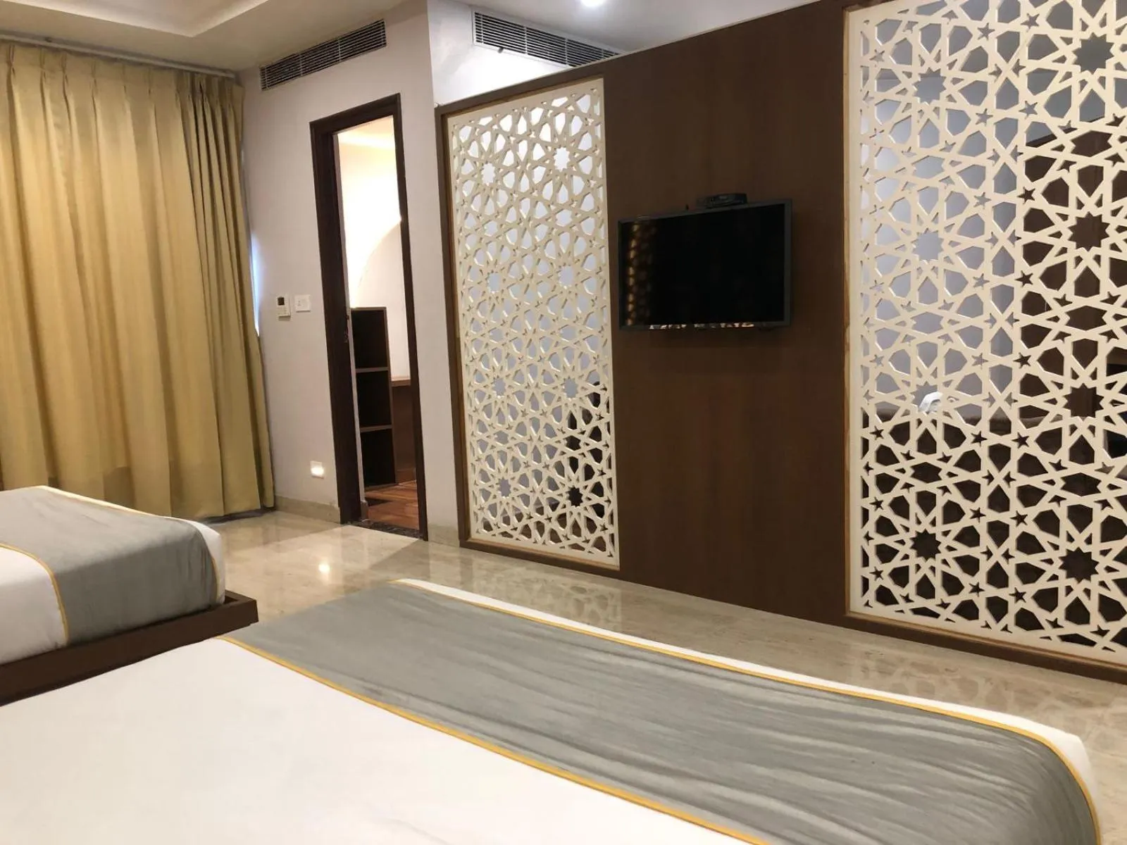 Communal lounge/ TV room, Bed in Bamboo Saa Mulberry Resort Pushkar