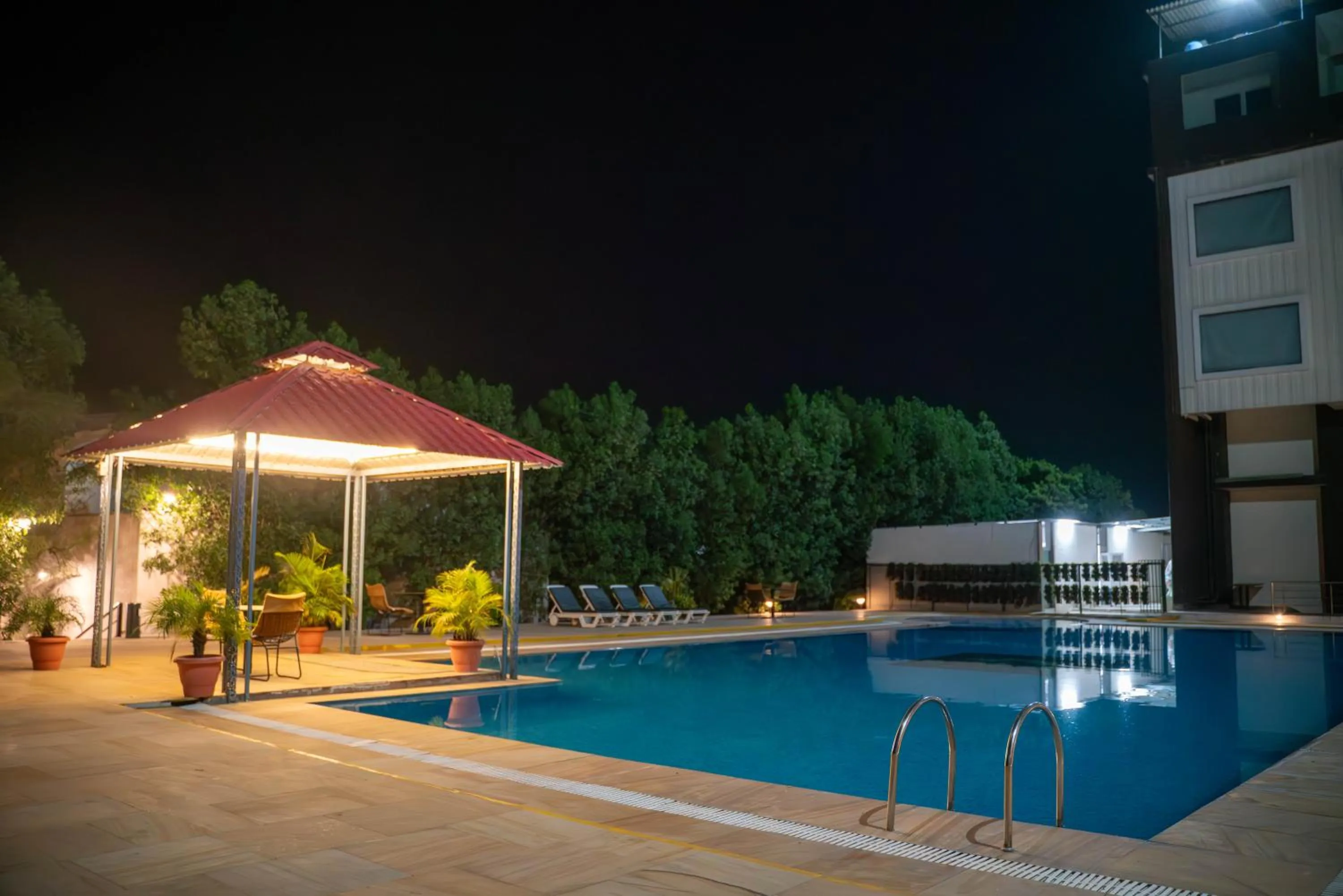 Swimming pool in Bamboo Saa Mulberry Resort Pushkar