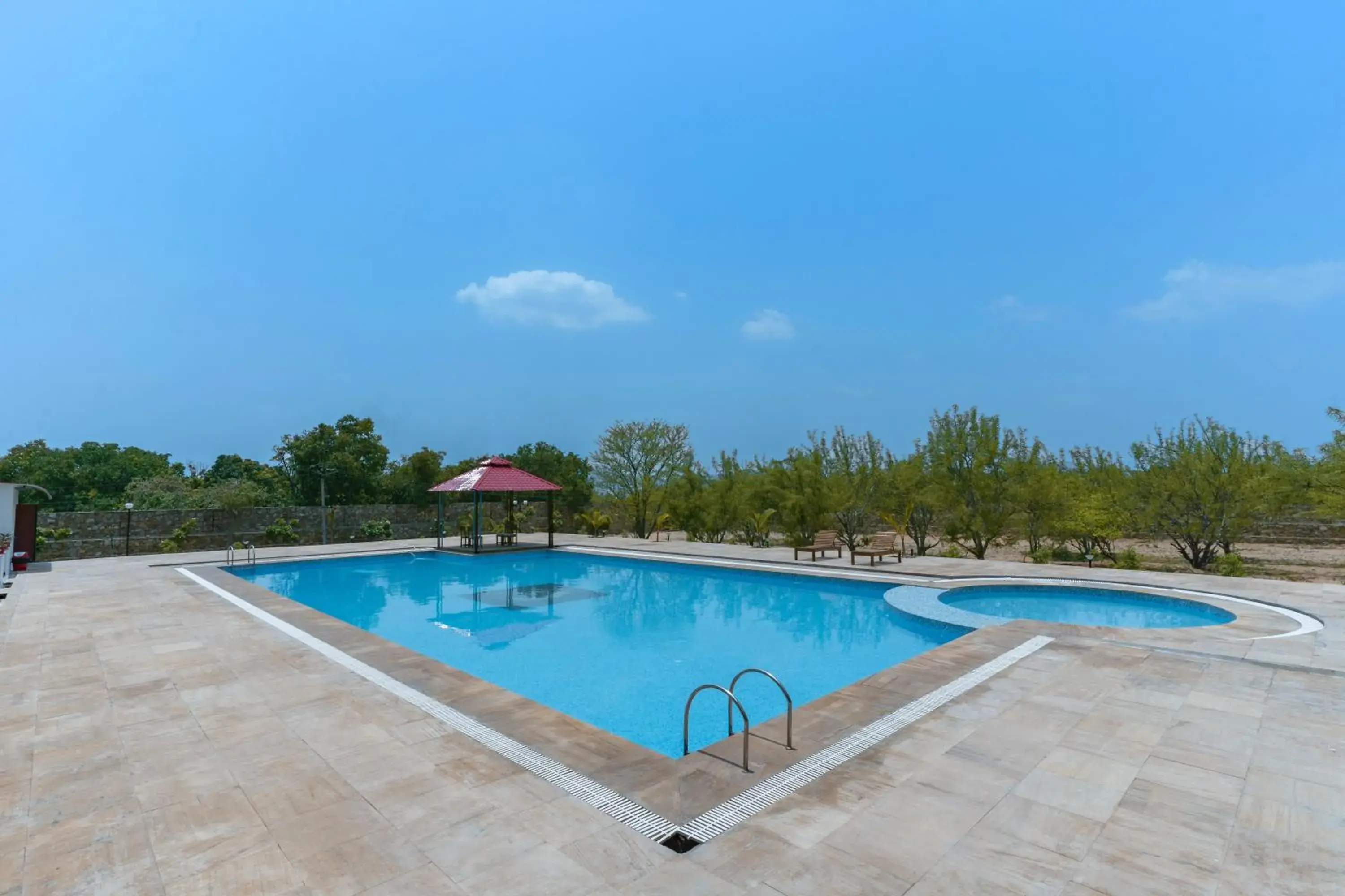 Swimming pool in Bamboo Saa Mulberry Resort Pushkar Swimming pool in Bamboo Saa Mulberry Resort Pushkar