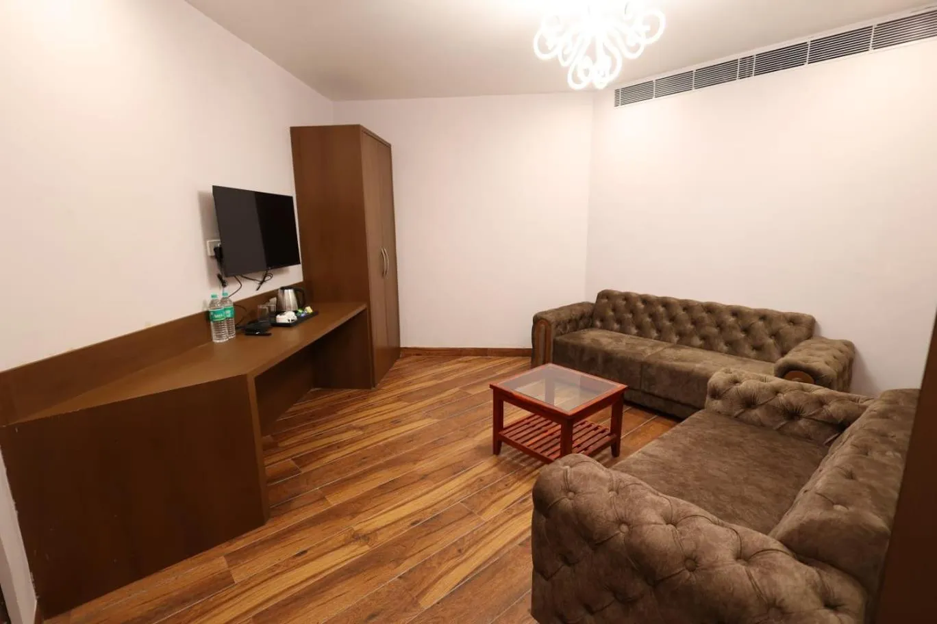 Communal lounge/ TV room in Bamboo Saa Mulberry Resort Pushkar