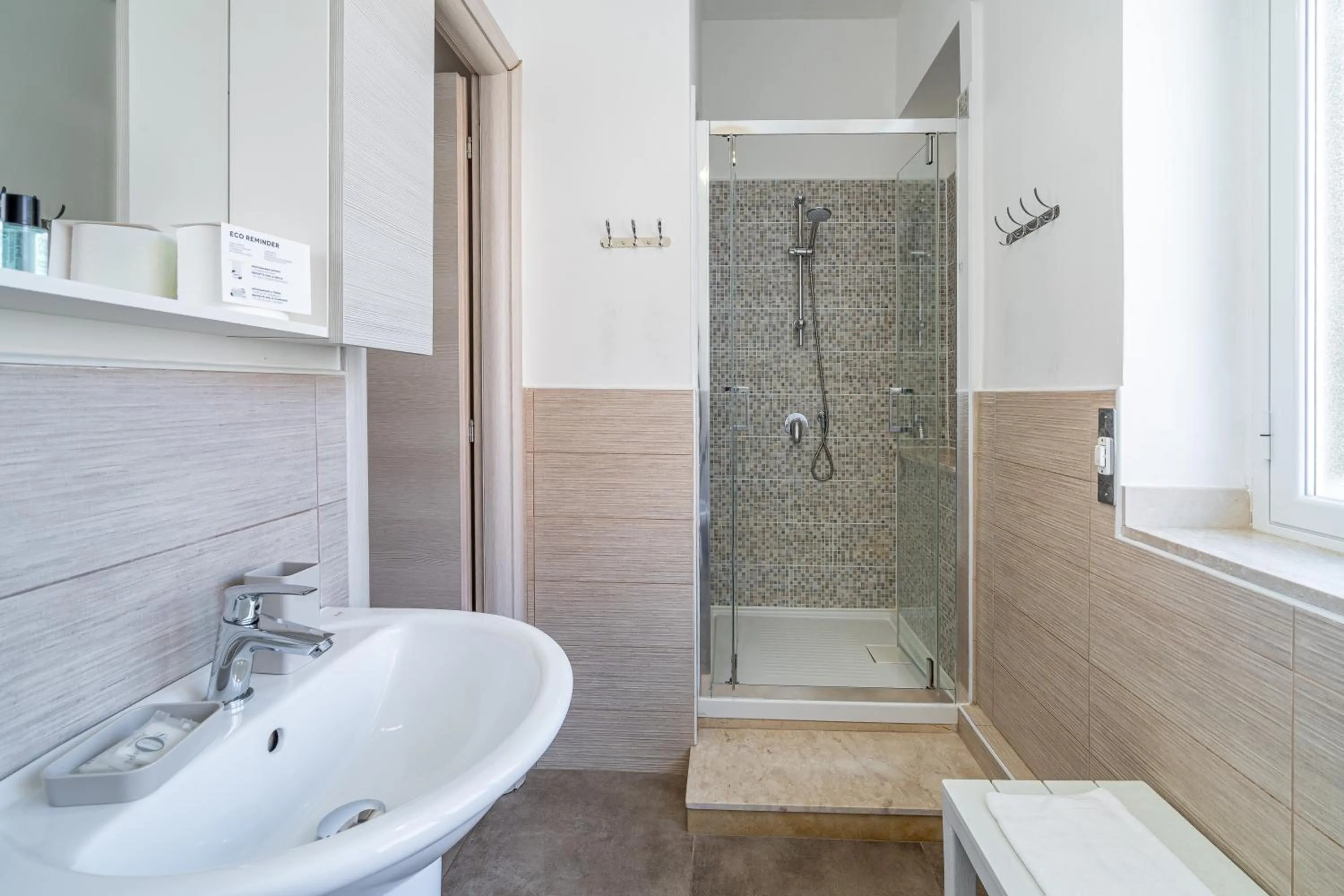 Shower in Agorà