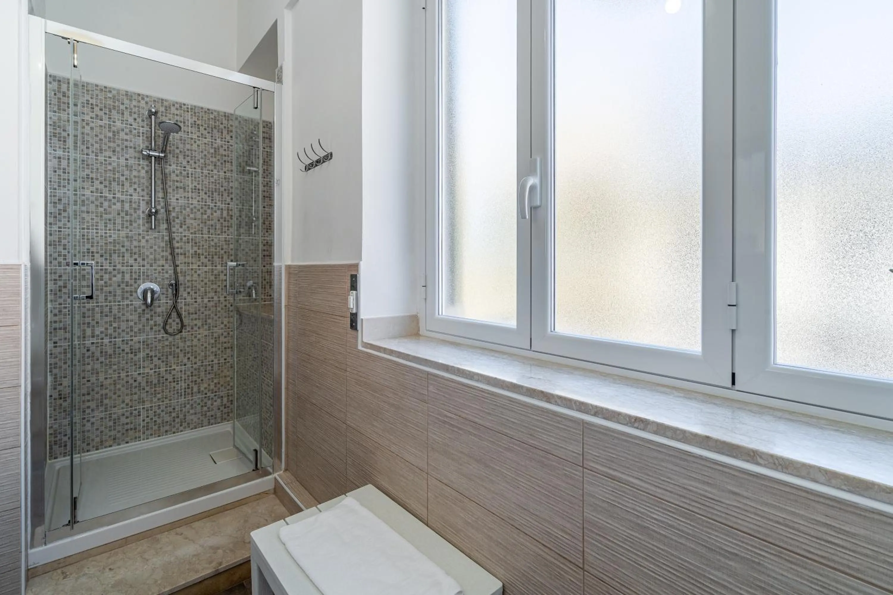 Shower in Agorà