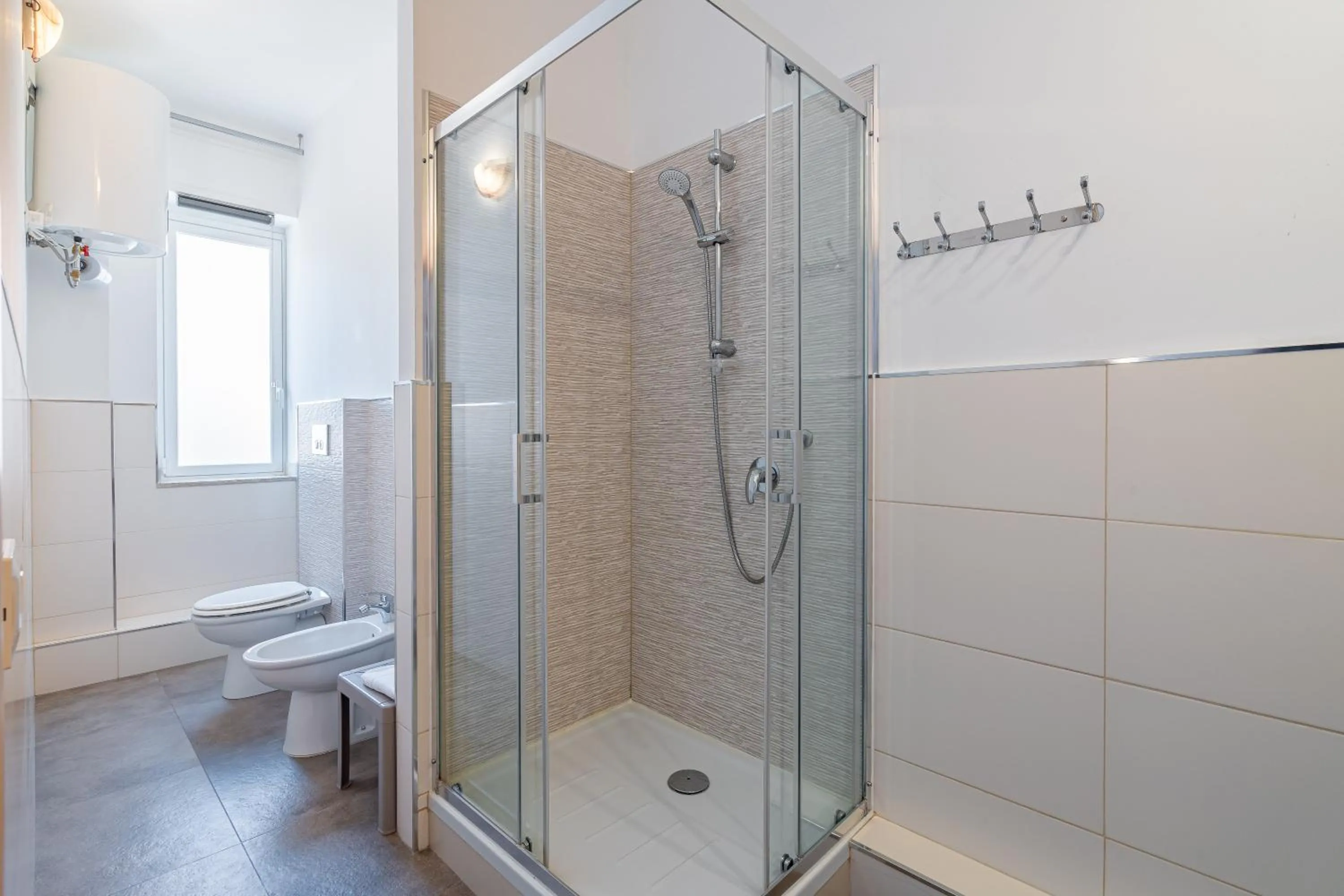 Shower in Agorà