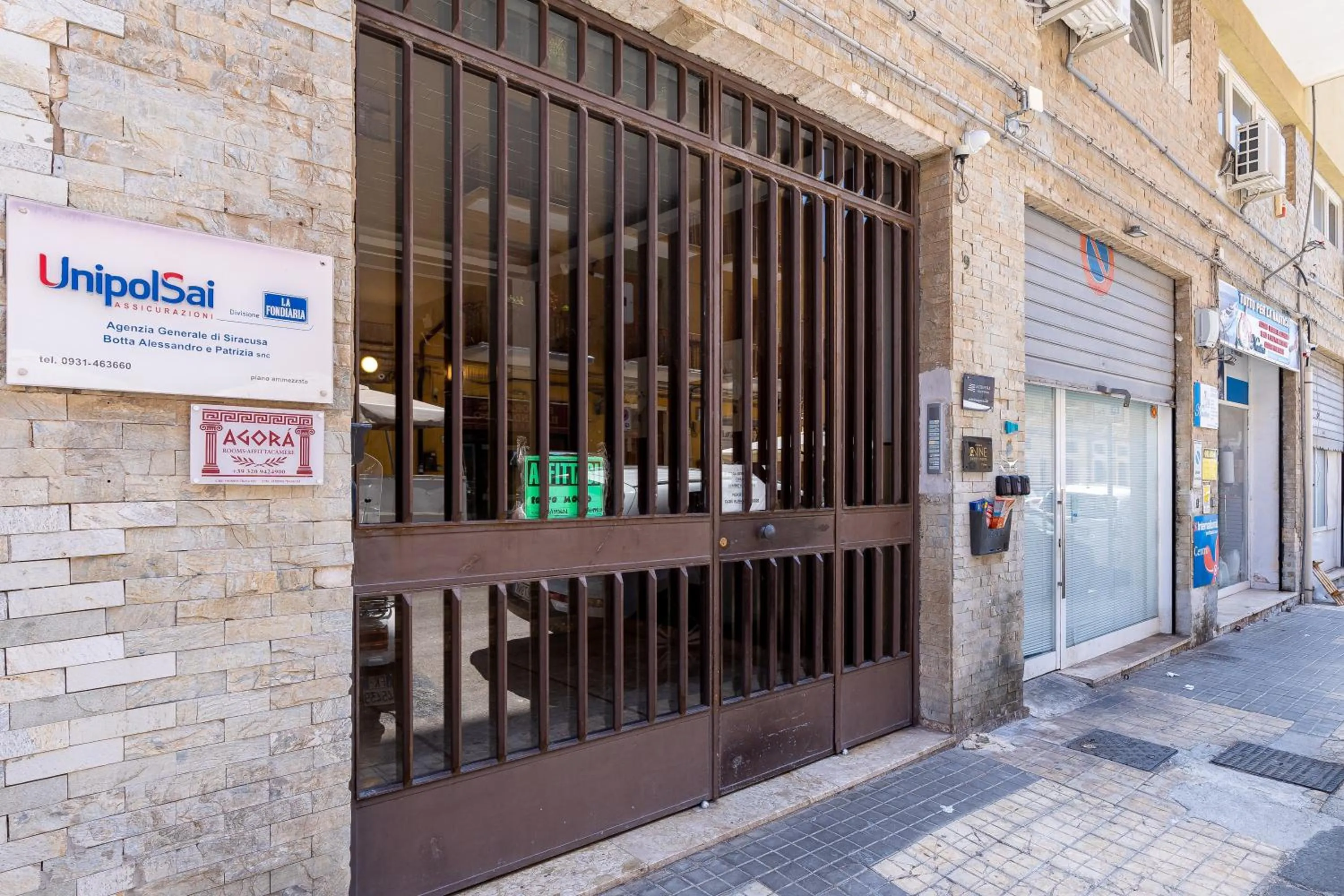 Facade/entrance in Agorà