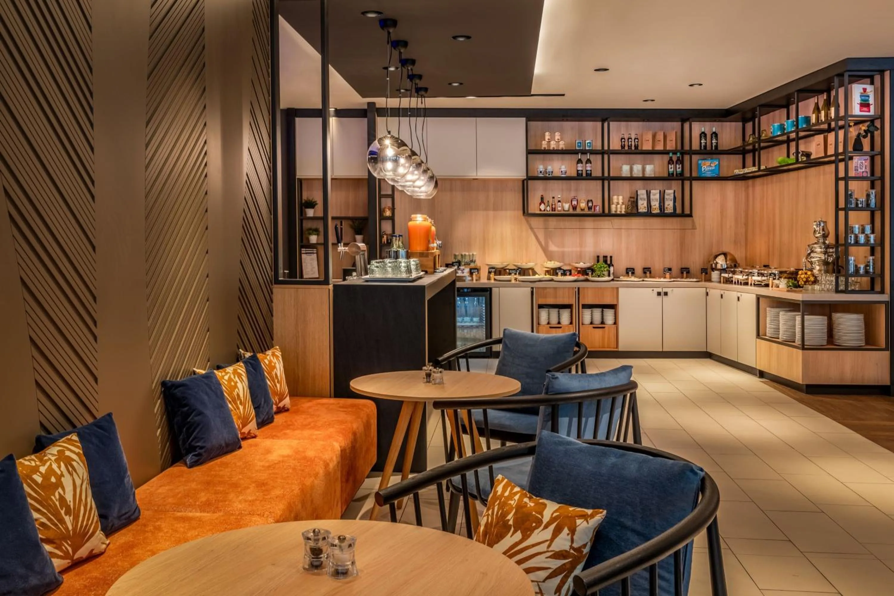 Restaurant/places to eat in Courtyard by Marriott Cologne