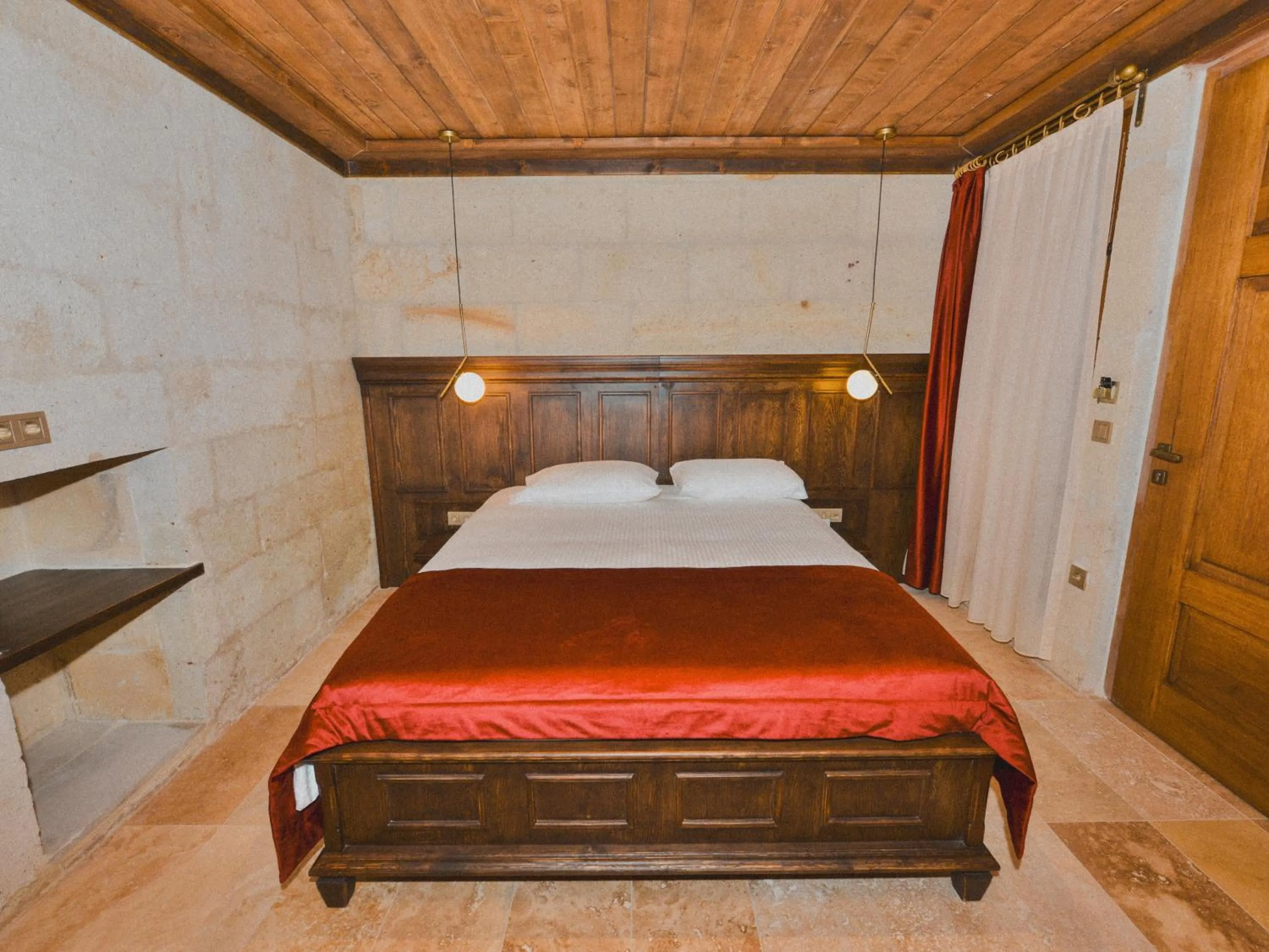 Bedroom, Bed in Evanthia Cave Suites - Special Class