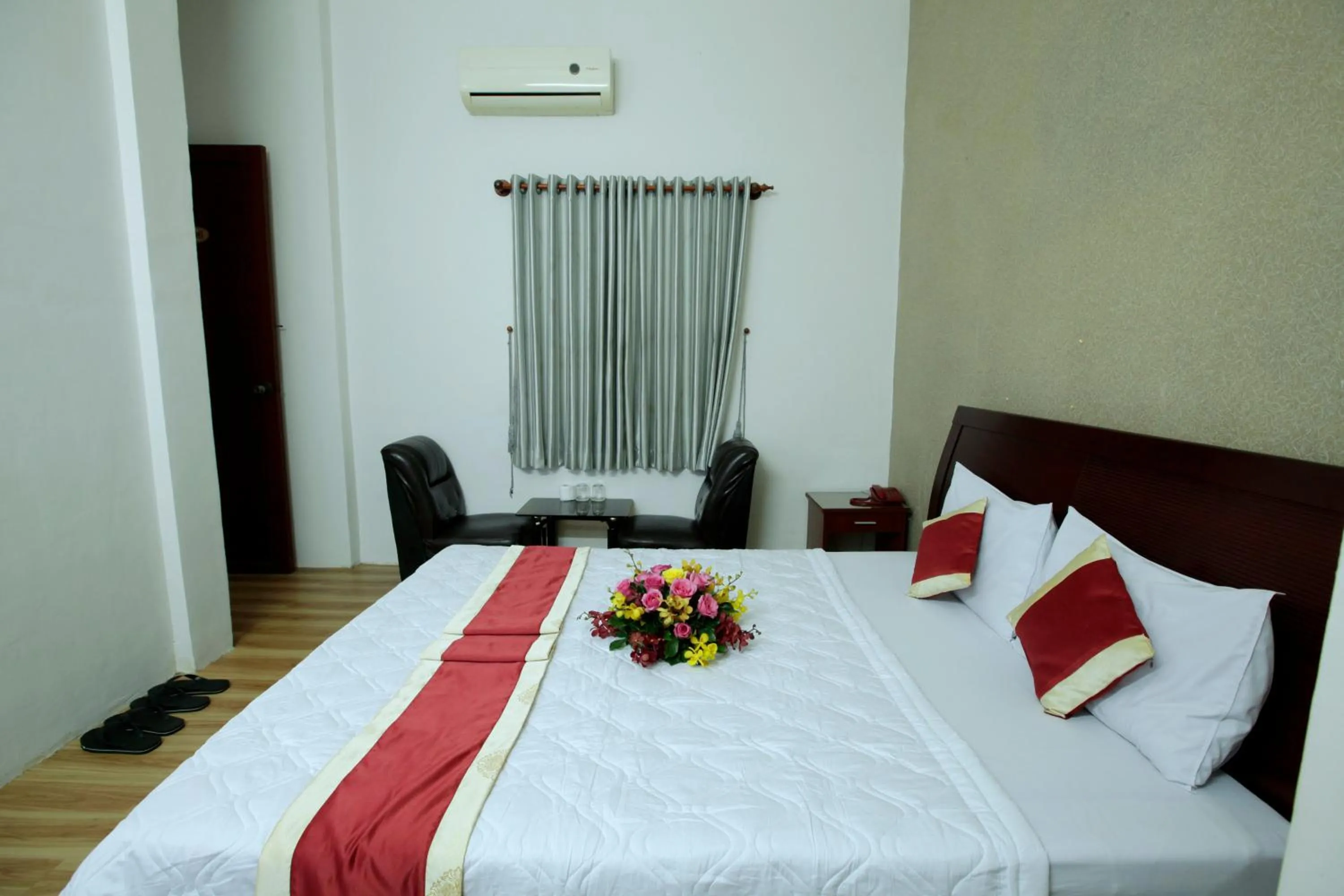 Photo of the whole room, Bed in Tan Da Hotel