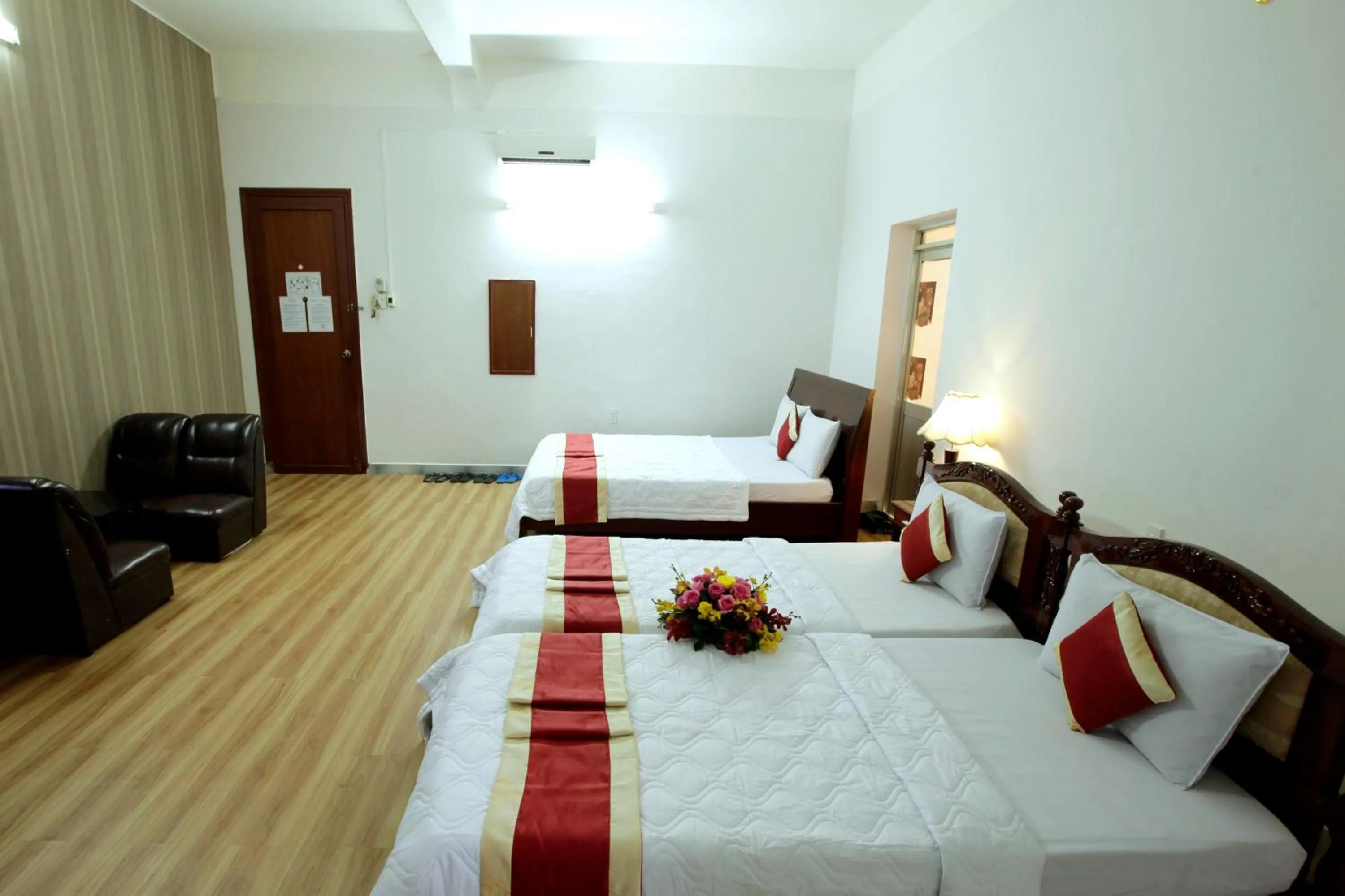 Photo of the whole room, Bed in Tan Da Hotel