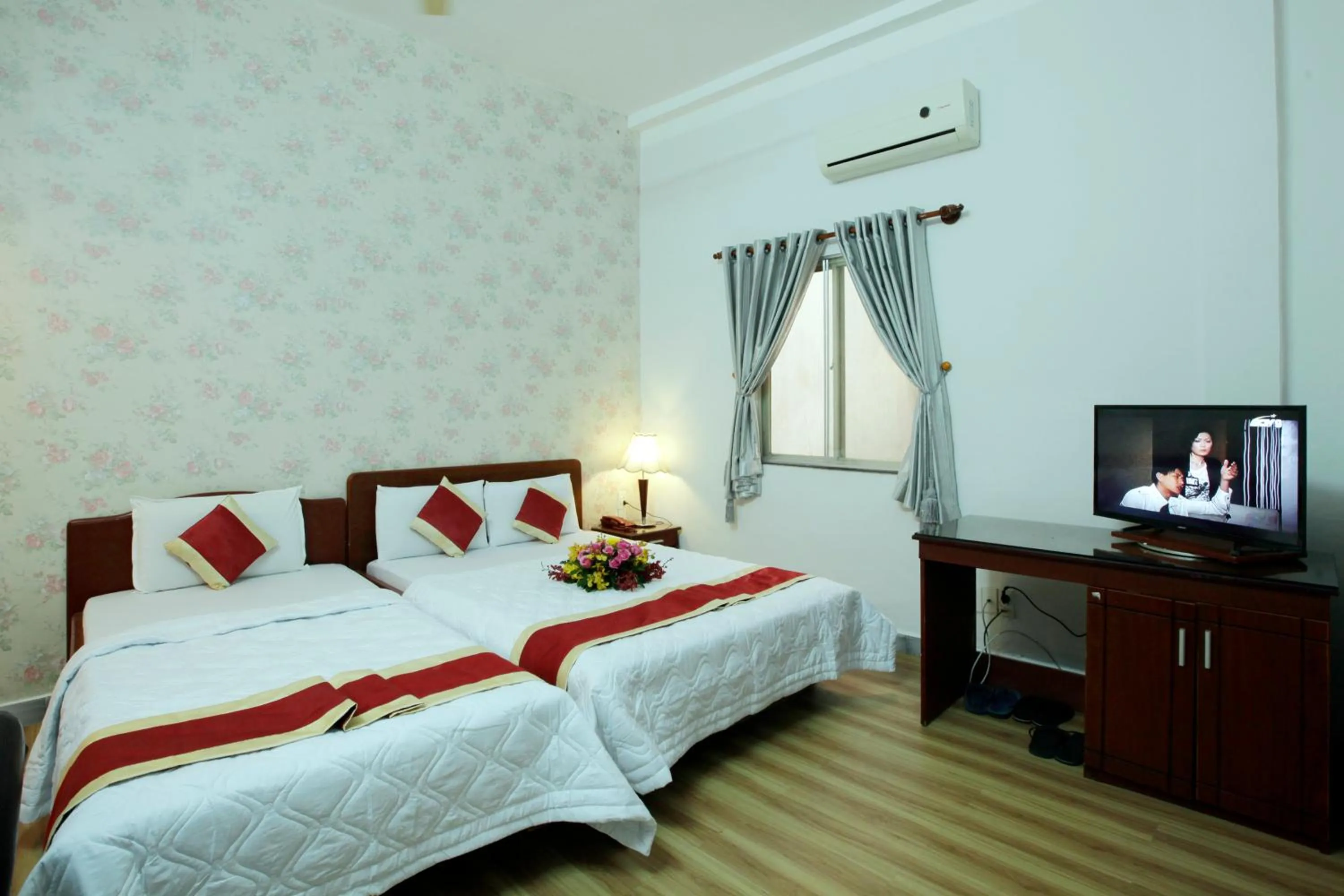 Photo of the whole room, Bed in Tan Da Hotel