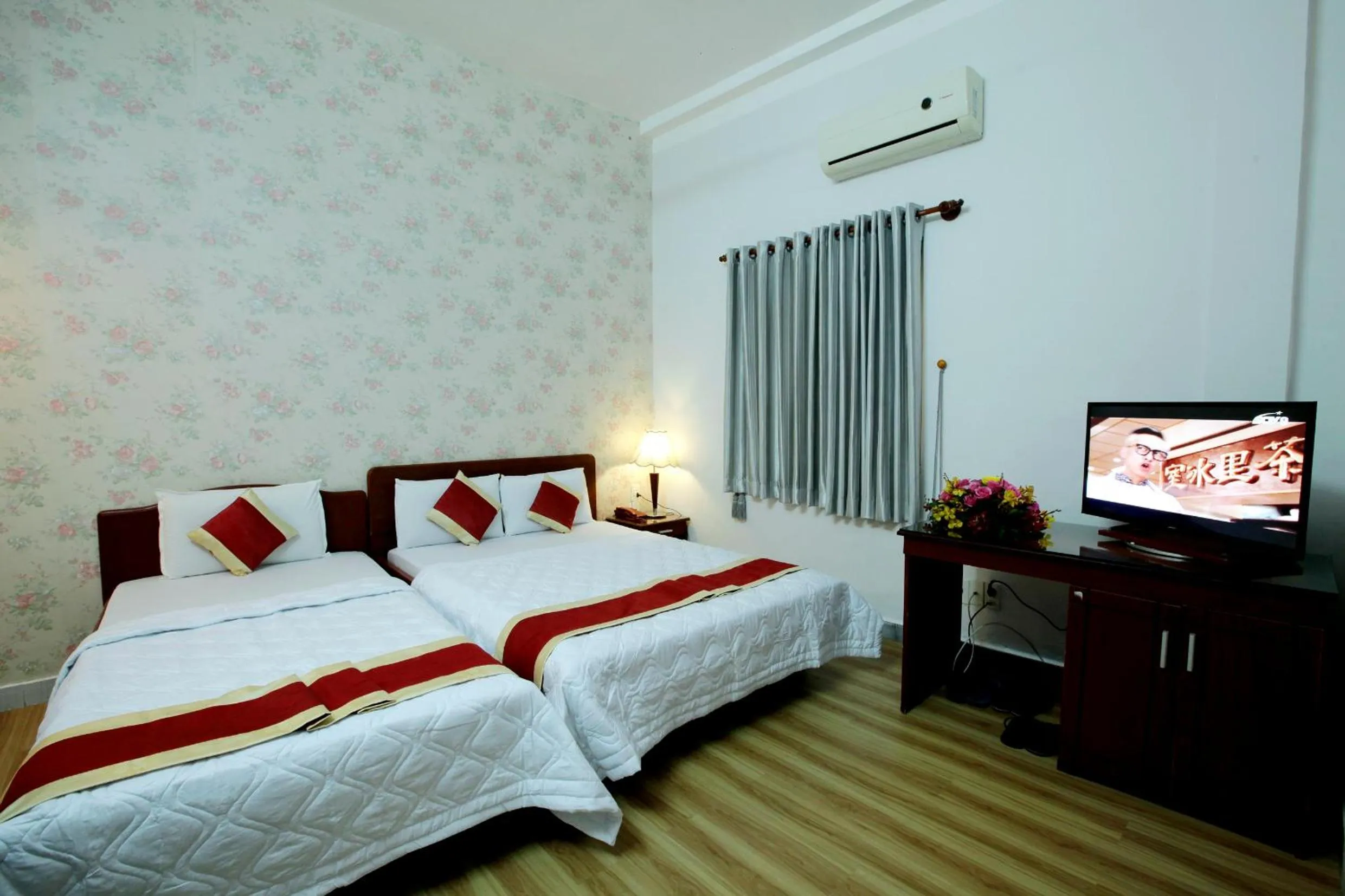 Photo of the whole room, Bed in Tan Da Hotel